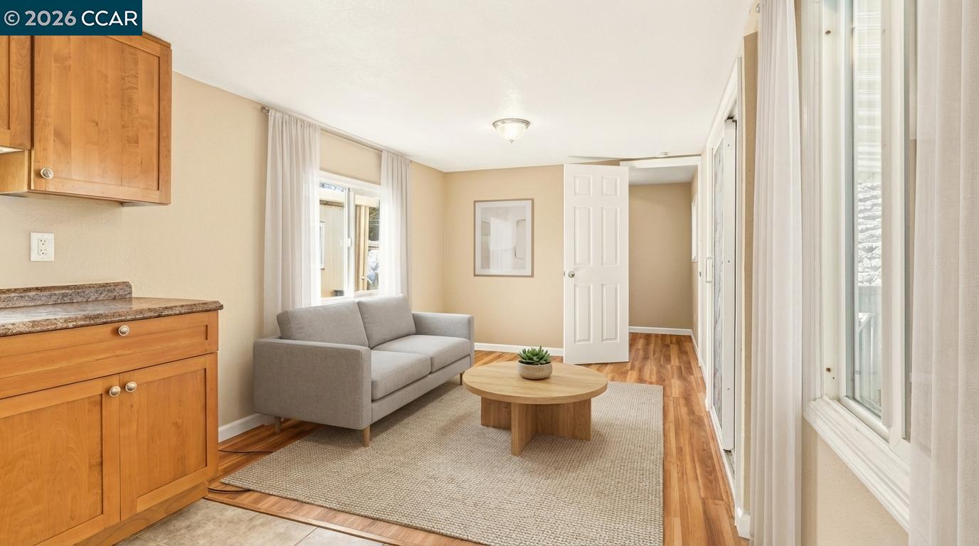 Detail Gallery Image 5 of 29 For 2399 E 14th St #105,  San Leandro,  CA 94577 - 1 Beds | 1 Baths