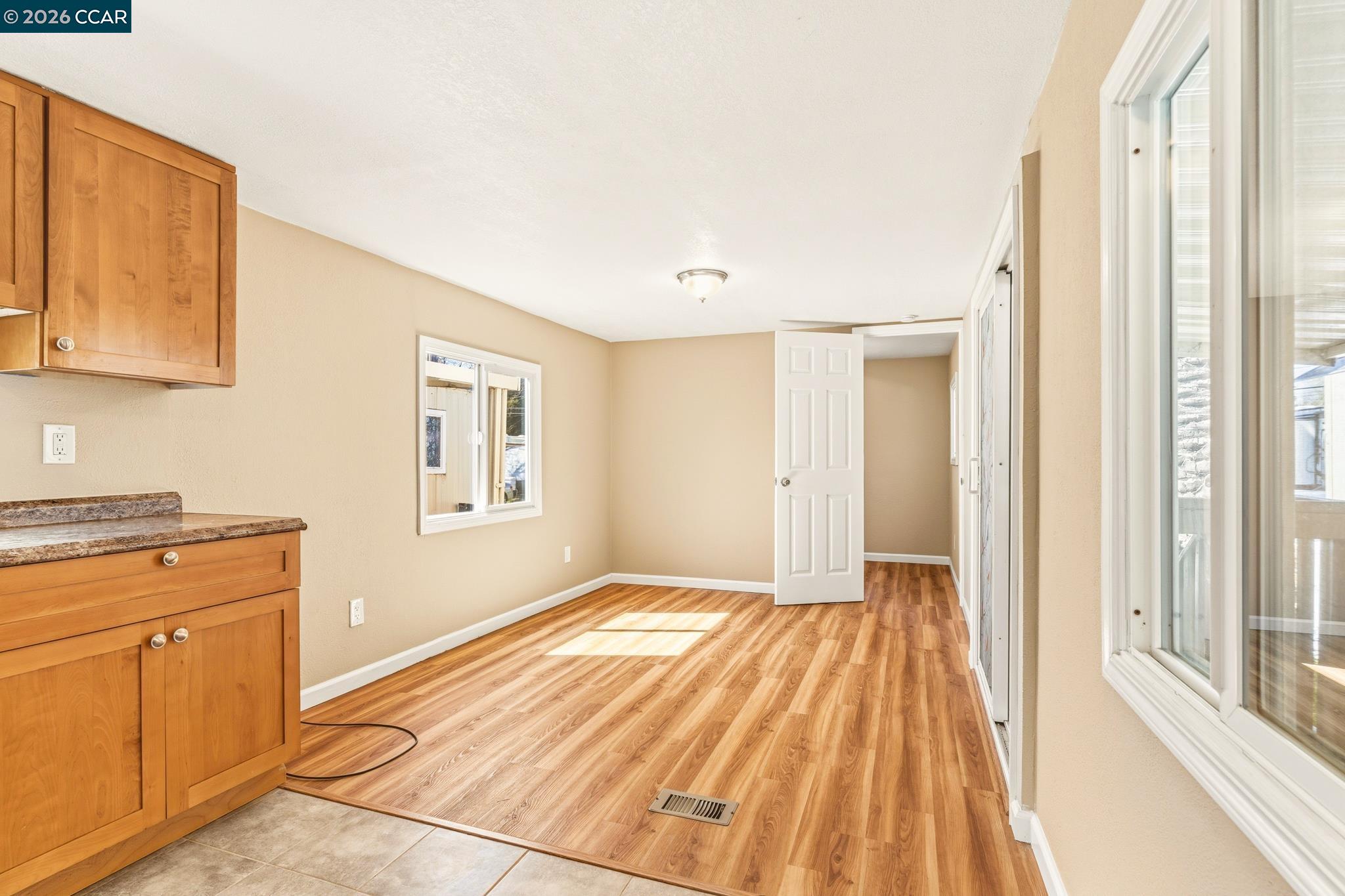 Detail Gallery Image 6 of 29 For 2399 E 14th St #105,  San Leandro,  CA 94577 - 1 Beds | 1 Baths