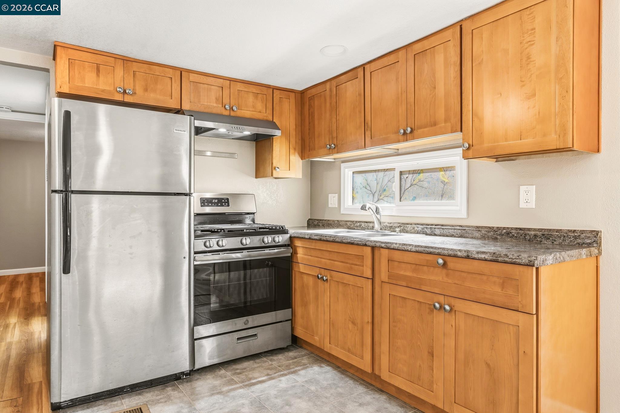 Detail Gallery Image 8 of 29 For 2399 E 14th St #105,  San Leandro,  CA 94577 - 1 Beds | 1 Baths