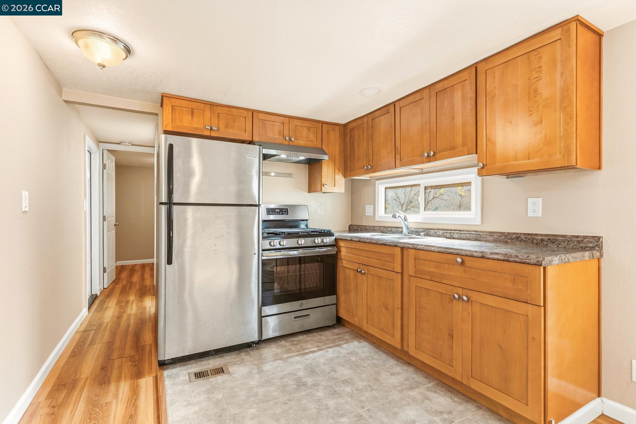 Detail Gallery Image 9 of 29 For 2399 E 14th St #105,  San Leandro,  CA 94577 - 1 Beds | 1 Baths