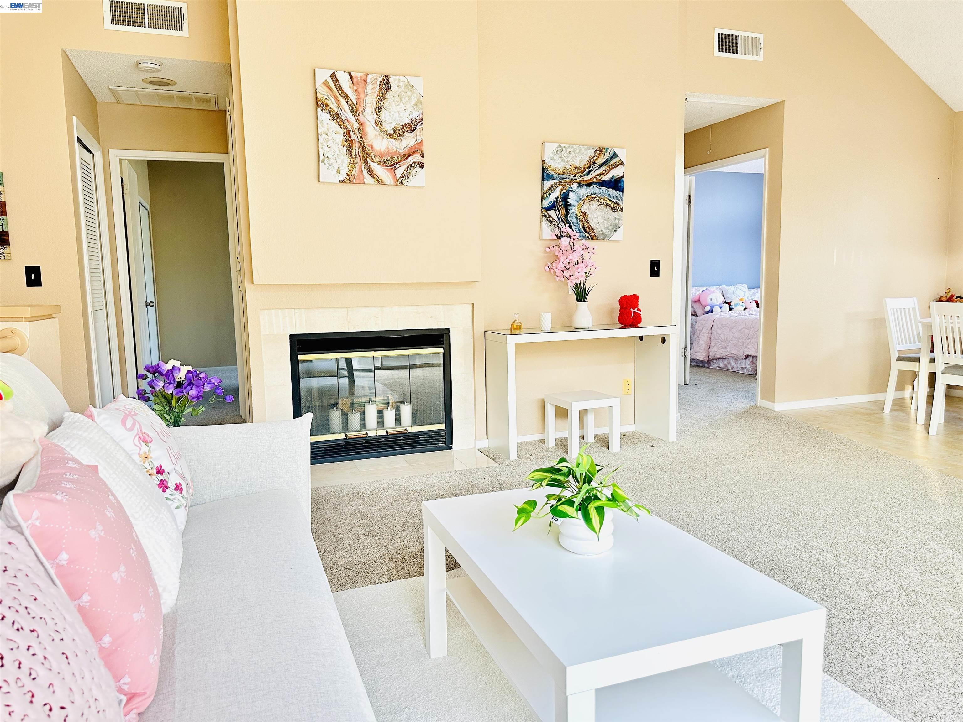 Photo #2: 41129519 Listing: Photo #2