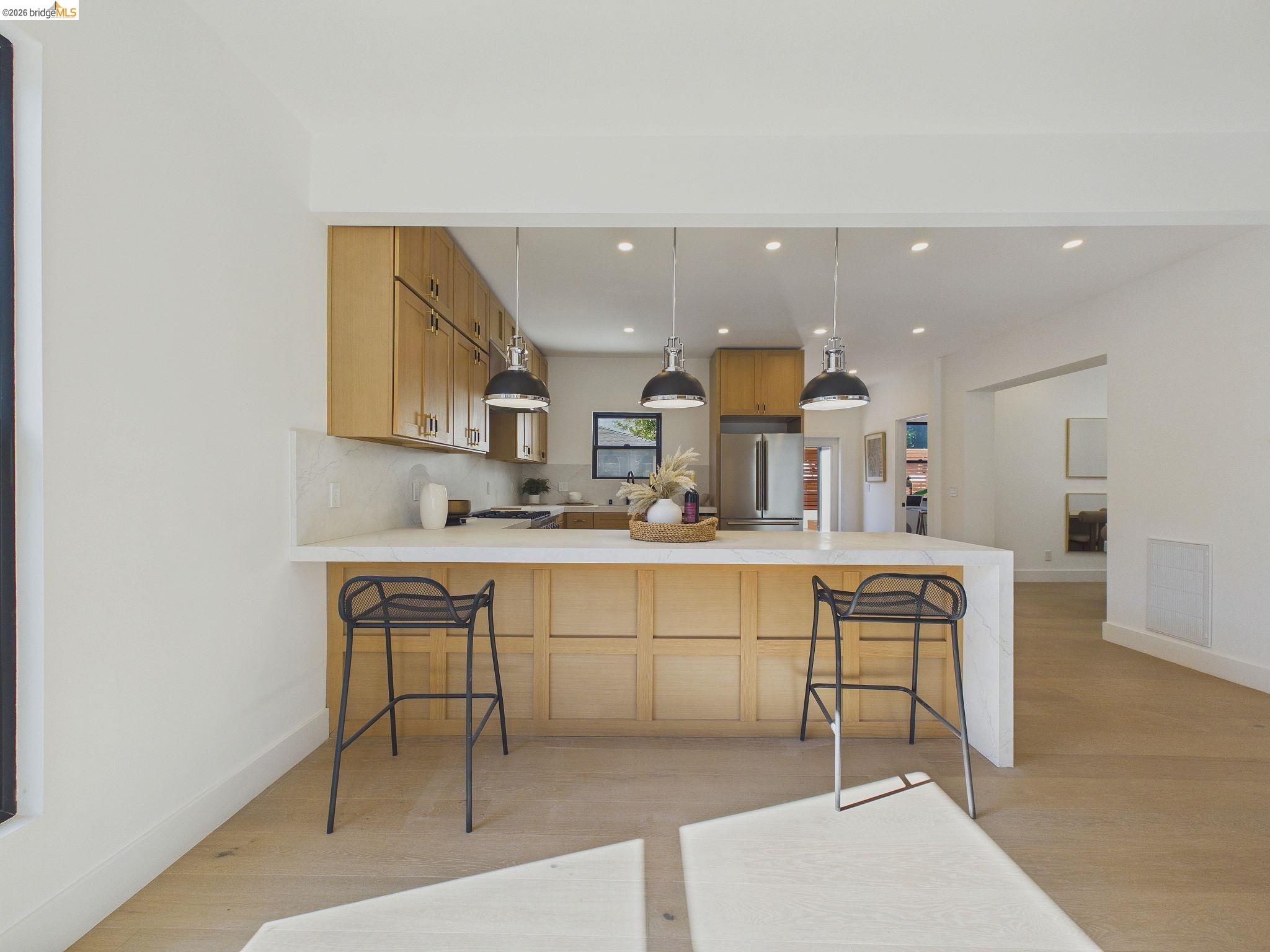 Detail Gallery Image 15 of 50 For 714 Walavista Ave, Oakland,  CA 94610 - 4 Beds | 4/1 Baths