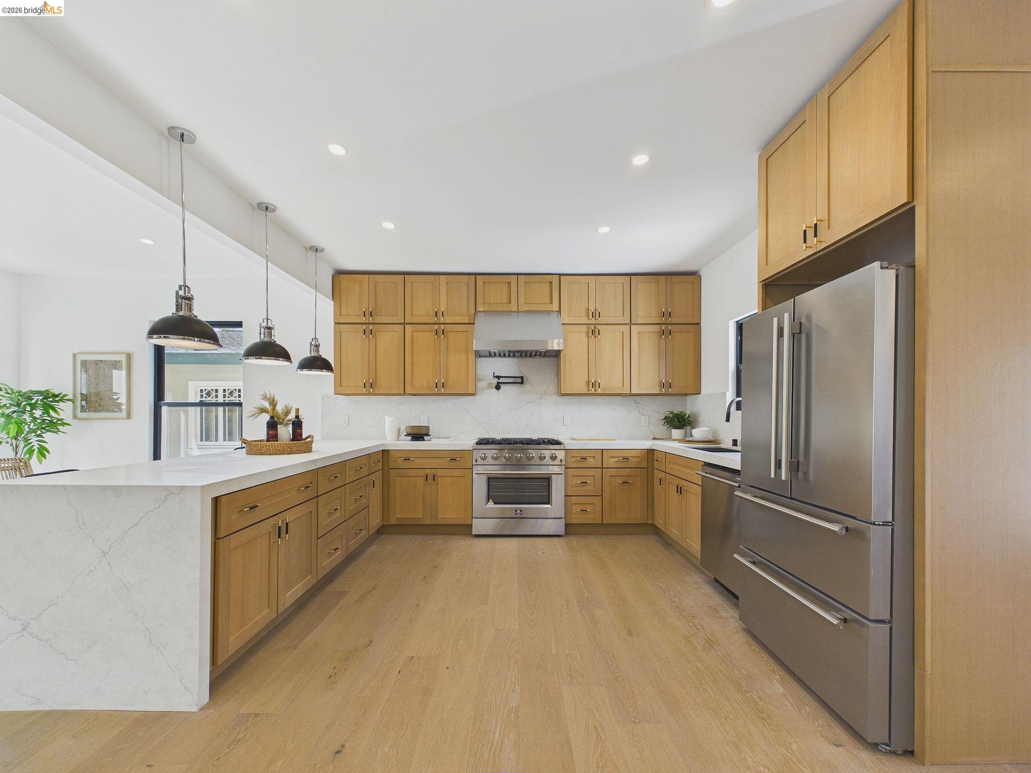 Detail Gallery Image 16 of 50 For 714 Walavista Ave, Oakland,  CA 94610 - 4 Beds | 4/1 Baths