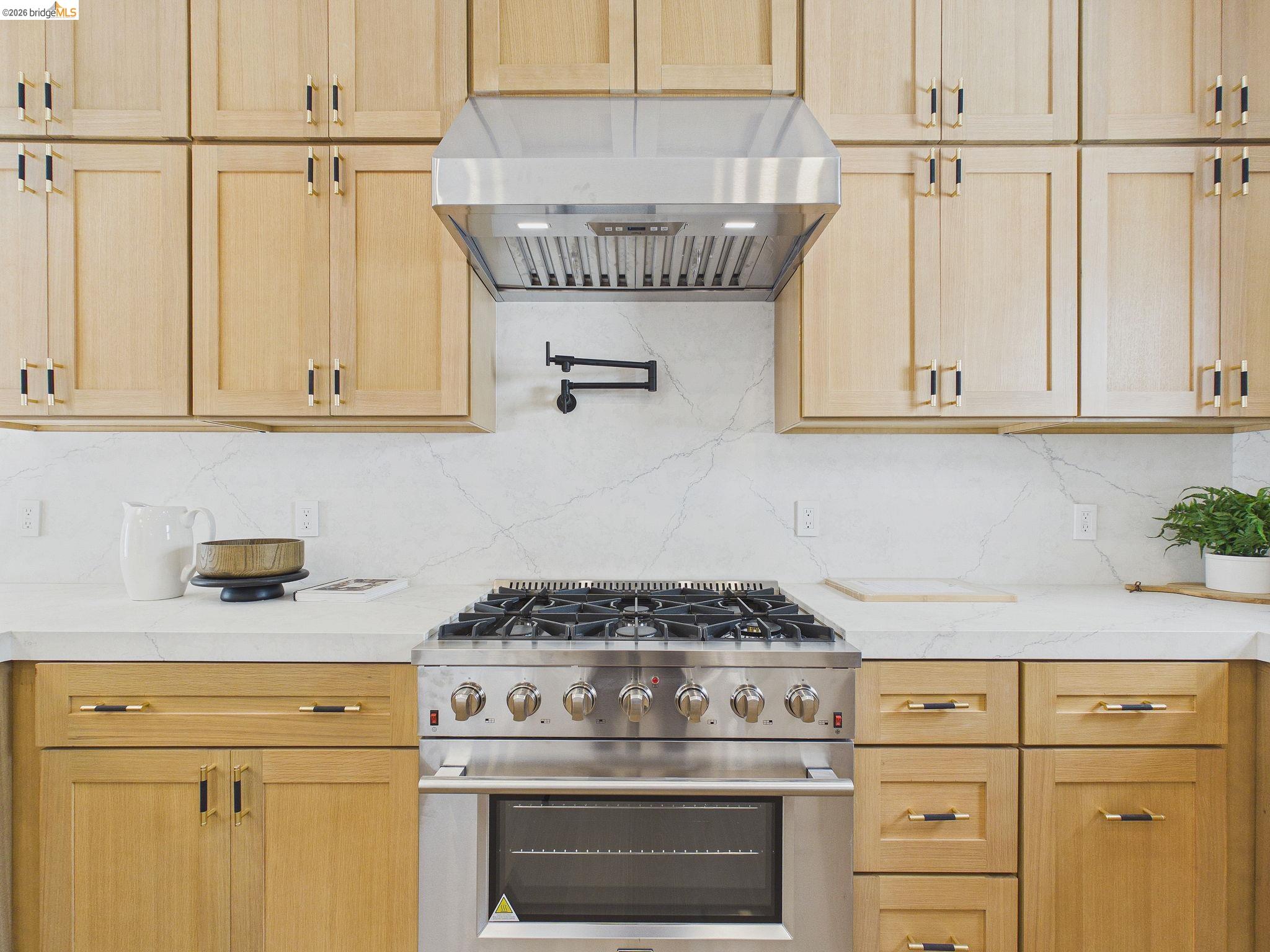 Detail Gallery Image 17 of 50 For 714 Walavista Ave, Oakland,  CA 94610 - 4 Beds | 4/1 Baths