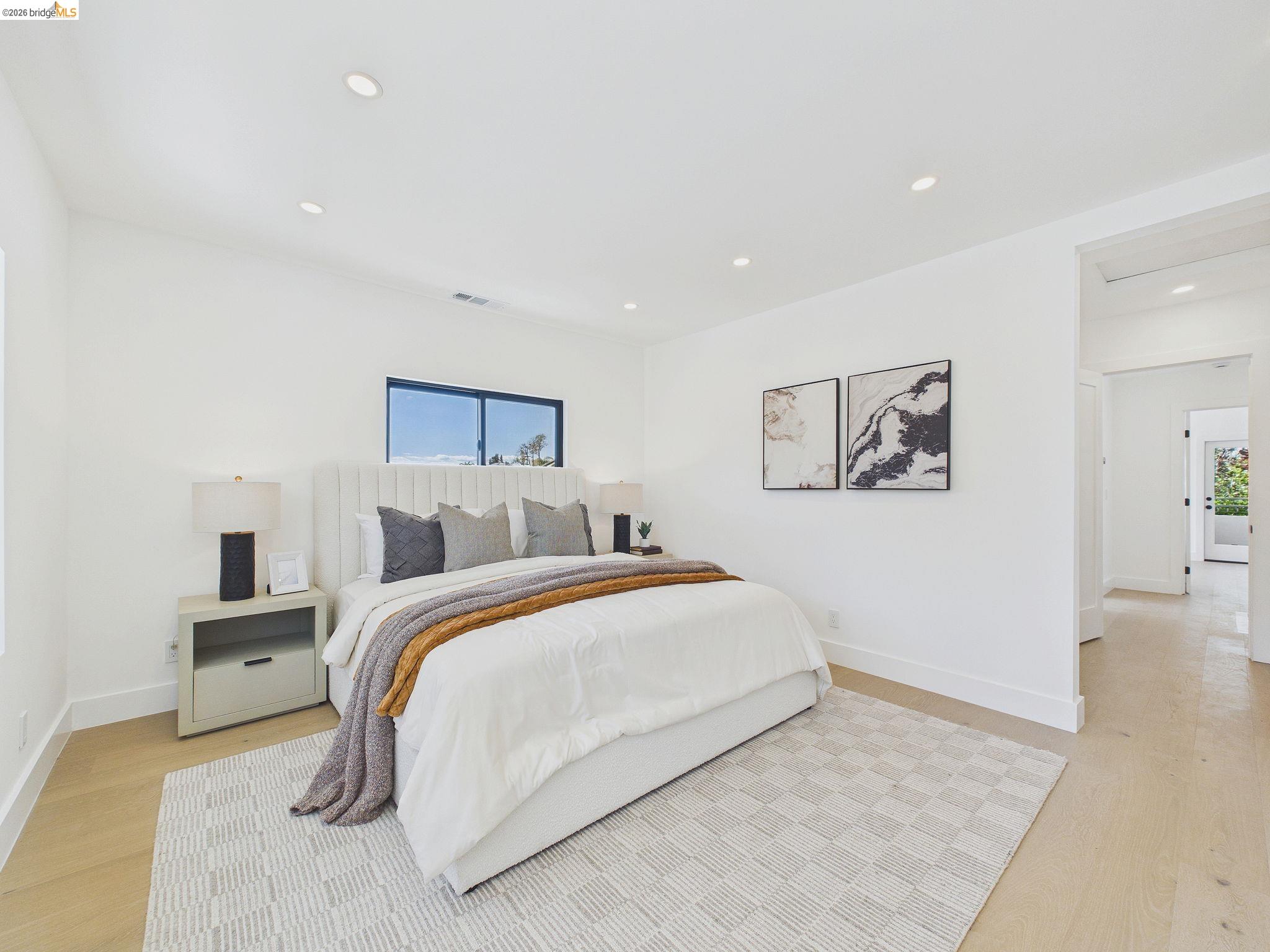 Detail Gallery Image 28 of 50 For 714 Walavista Ave, Oakland,  CA 94610 - 4 Beds | 4/1 Baths