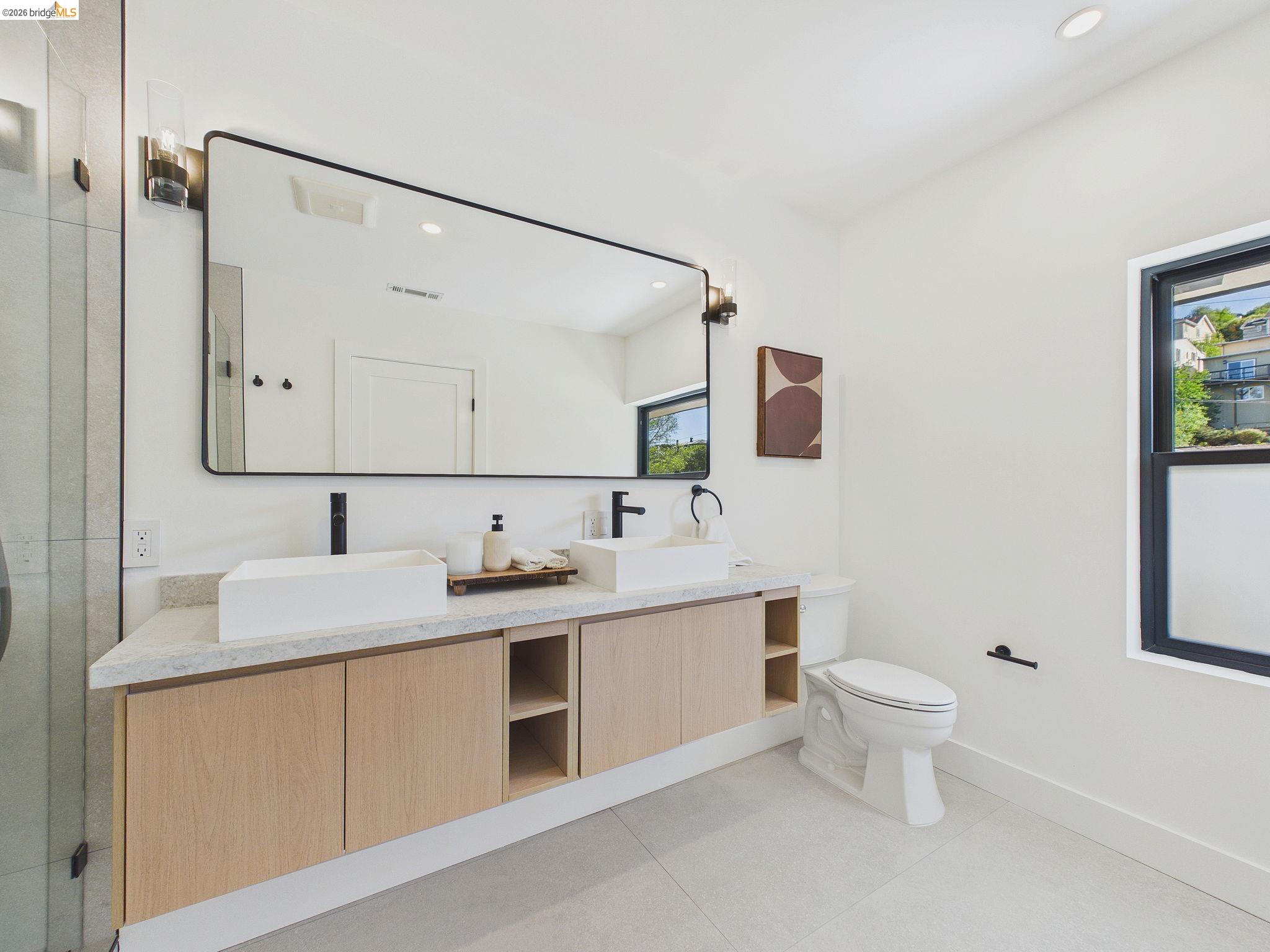 Detail Gallery Image 31 of 50 For 714 Walavista Ave, Oakland,  CA 94610 - 4 Beds | 4/1 Baths