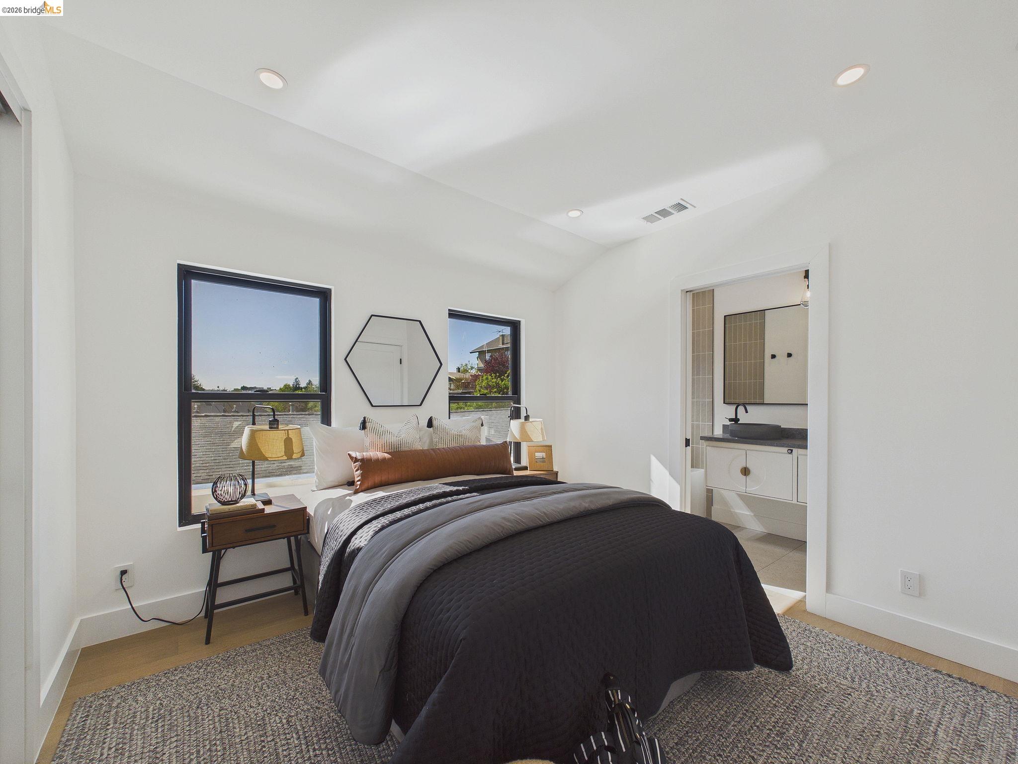 Detail Gallery Image 35 of 50 For 714 Walavista Ave, Oakland,  CA 94610 - 4 Beds | 4/1 Baths