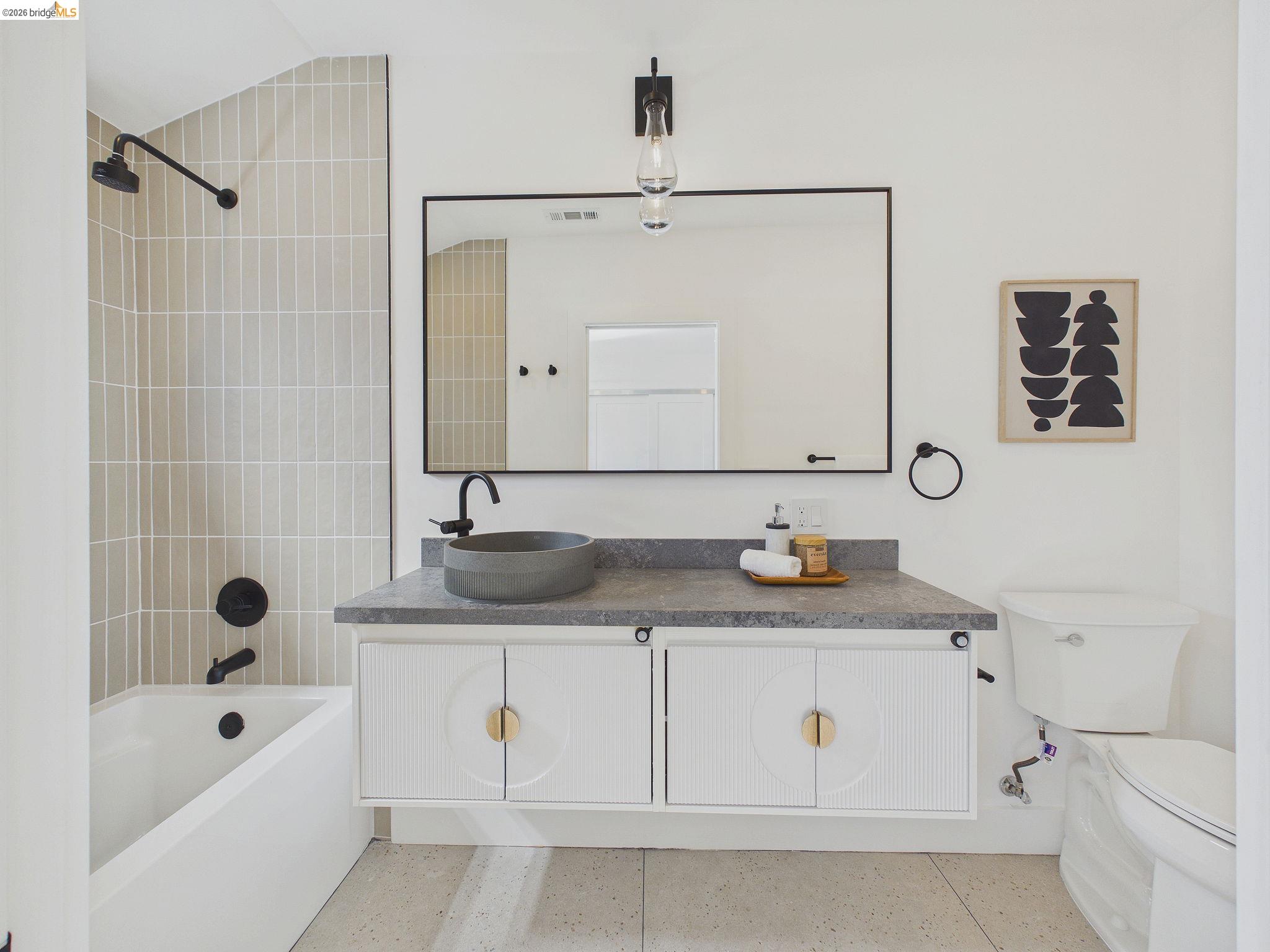 Detail Gallery Image 36 of 50 For 714 Walavista Ave, Oakland,  CA 94610 - 4 Beds | 4/1 Baths