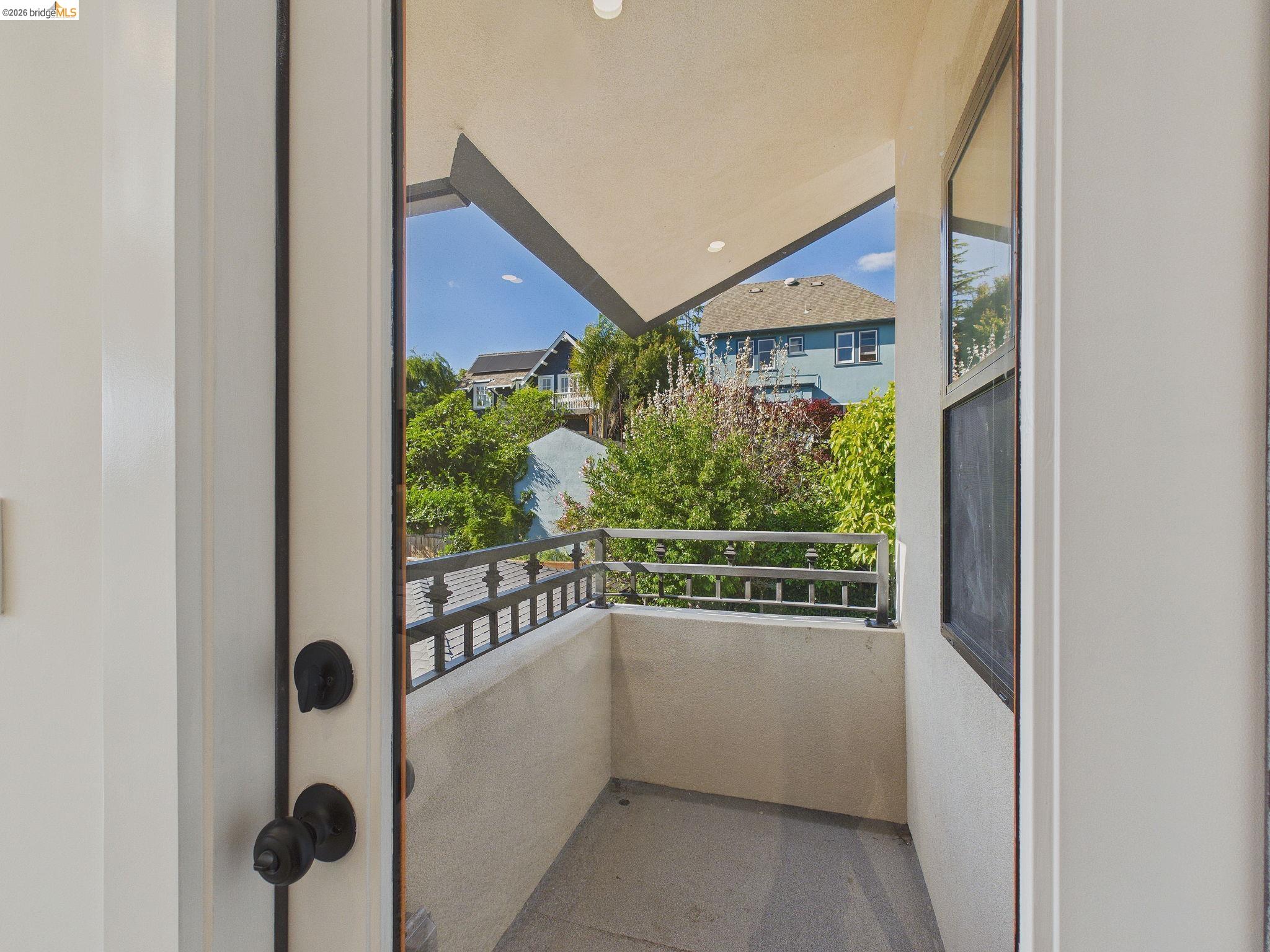 Detail Gallery Image 37 of 50 For 714 Walavista Ave, Oakland,  CA 94610 - 4 Beds | 4/1 Baths