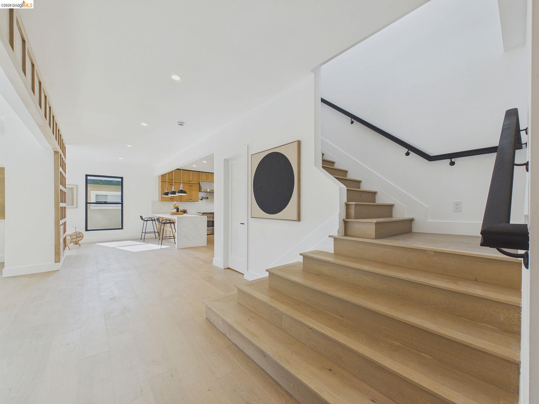 Detail Gallery Image 5 of 50 For 714 Walavista Ave, Oakland,  CA 94610 - 4 Beds | 4/1 Baths