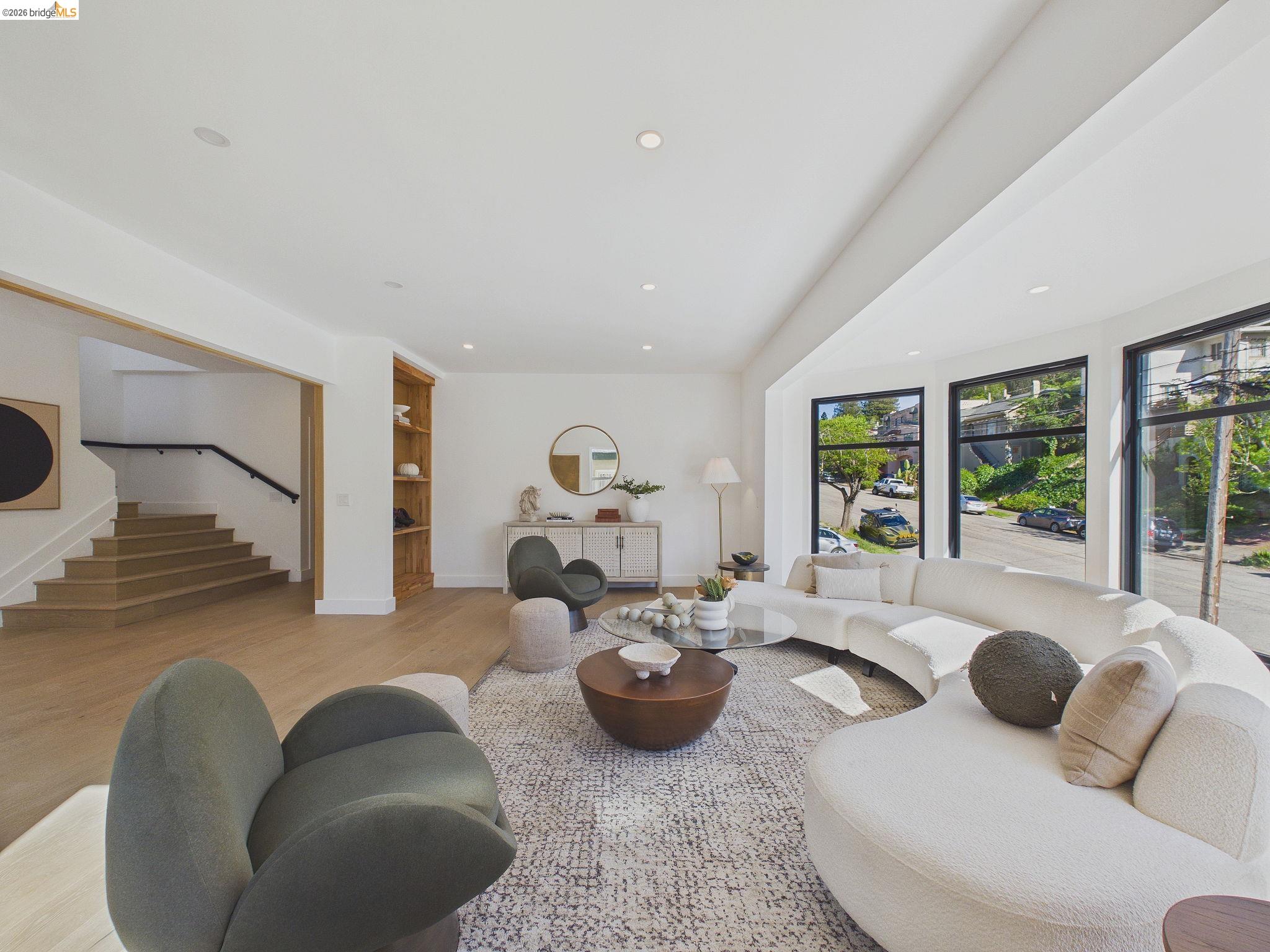 Detail Gallery Image 6 of 50 For 714 Walavista Ave, Oakland,  CA 94610 - 4 Beds | 4/1 Baths