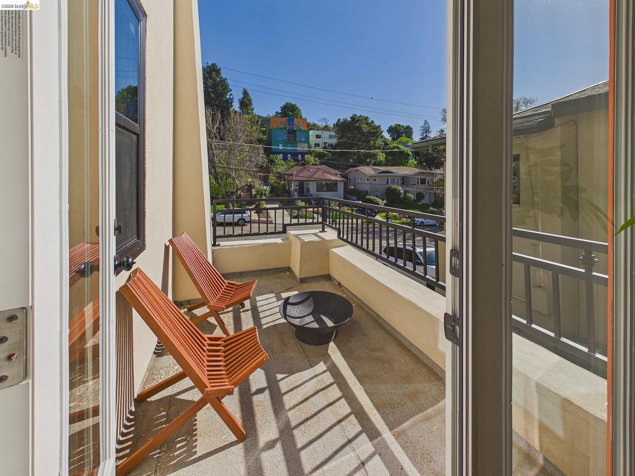 Detail Gallery Image 7 of 50 For 714 Walavista Ave, Oakland,  CA 94610 - 4 Beds | 4/1 Baths