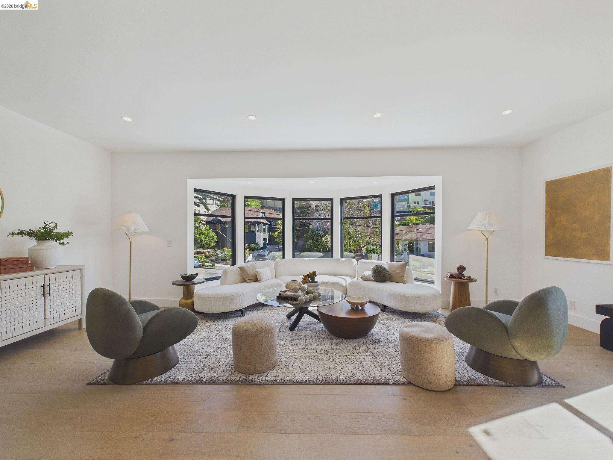 Detail Gallery Image 8 of 50 For 714 Walavista Ave, Oakland,  CA 94610 - 4 Beds | 4/1 Baths