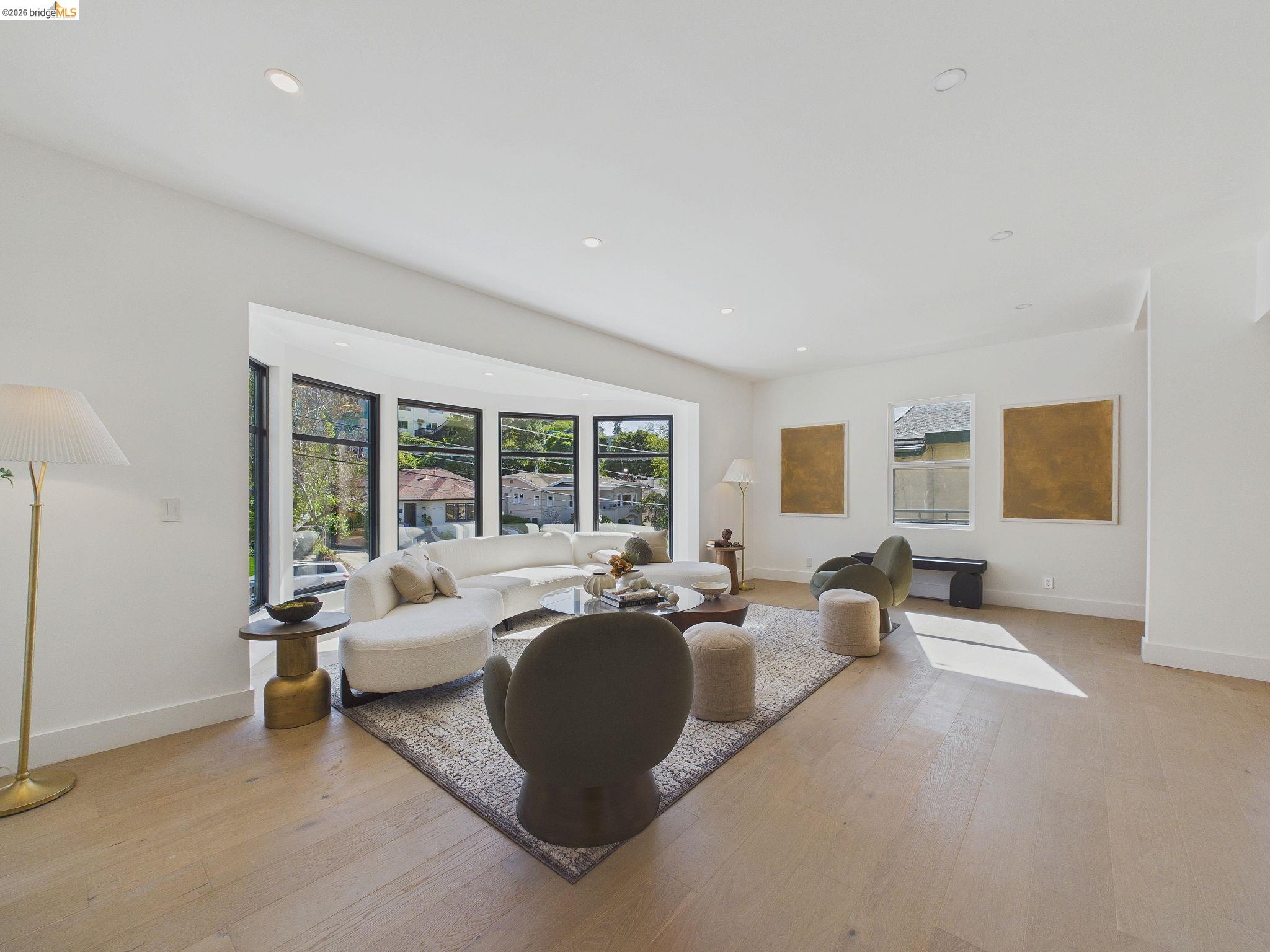 Detail Gallery Image 9 of 50 For 714 Walavista Ave, Oakland,  CA 94610 - 4 Beds | 4/1 Baths