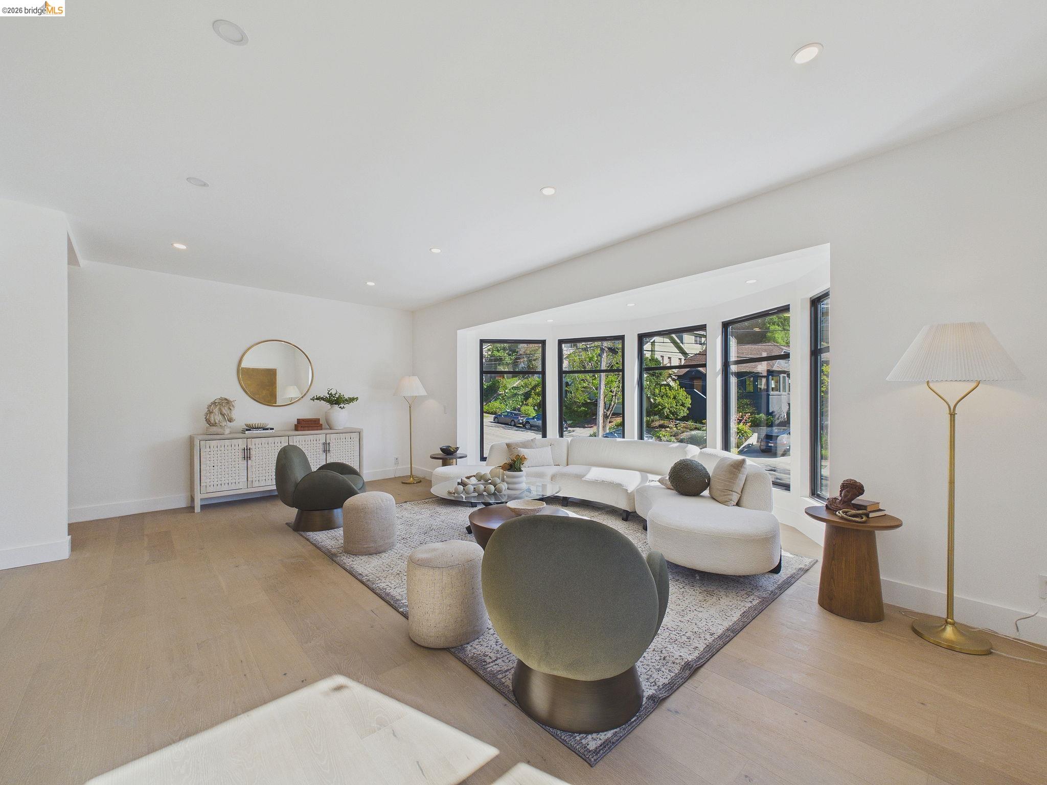 Detail Gallery Image 10 of 50 For 714 Walavista Ave, Oakland,  CA 94610 - 4 Beds | 4/1 Baths