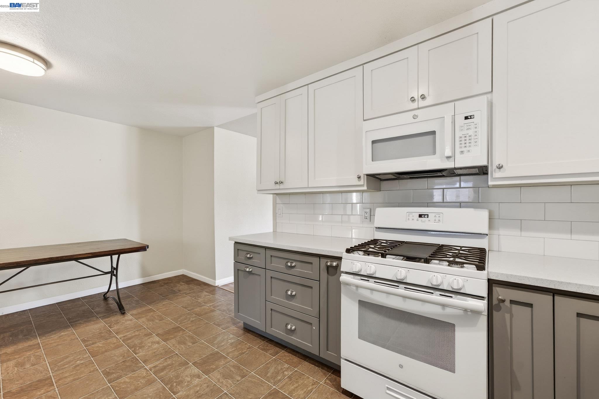 Detail Gallery Image 13 of 26 For 6759 Albyn Court, Newark,  CA 94560 - 3 Beds | 2 Baths