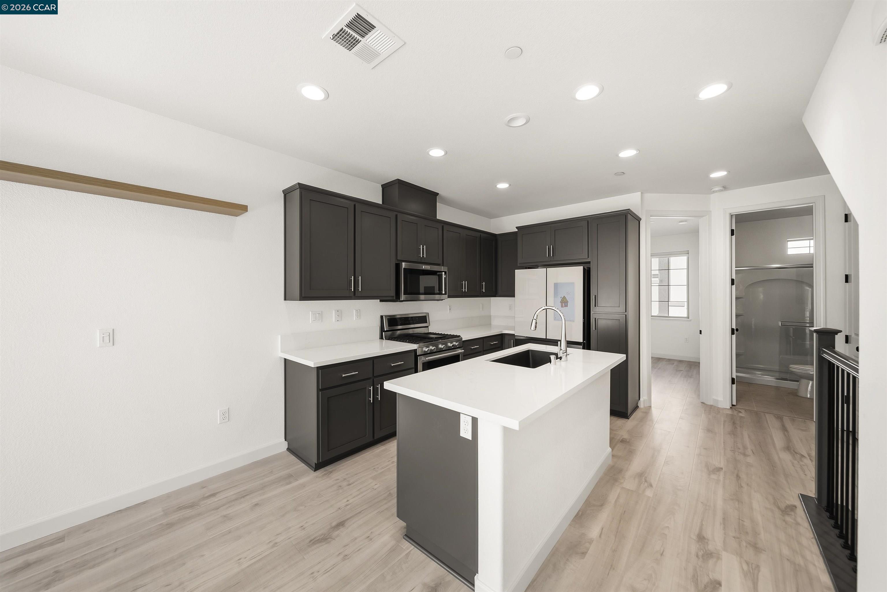 Photo #3: 41129525 Listing: Photo #3