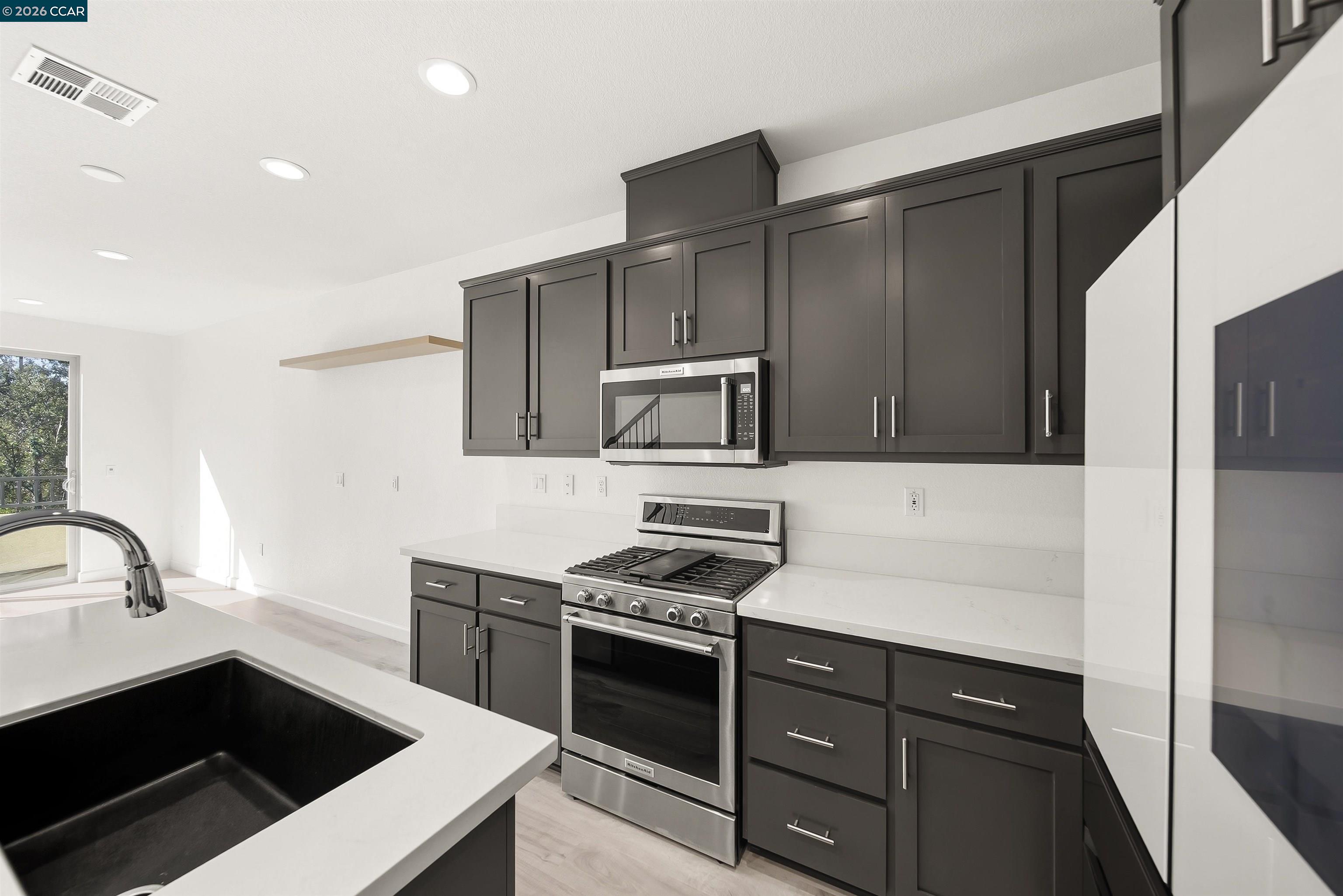 Photo #4: 41129525 Listing: Photo #4