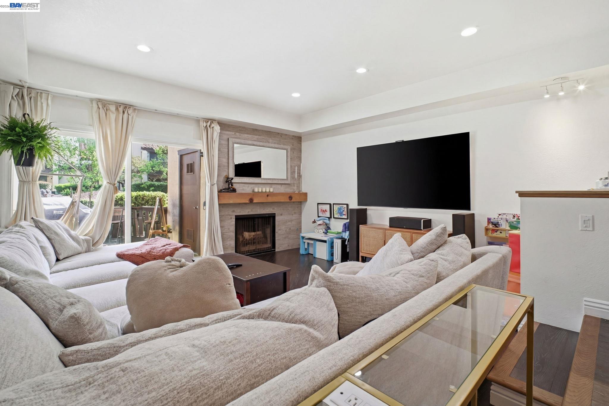 Photo #3: 41129532 Listing: Photo #3