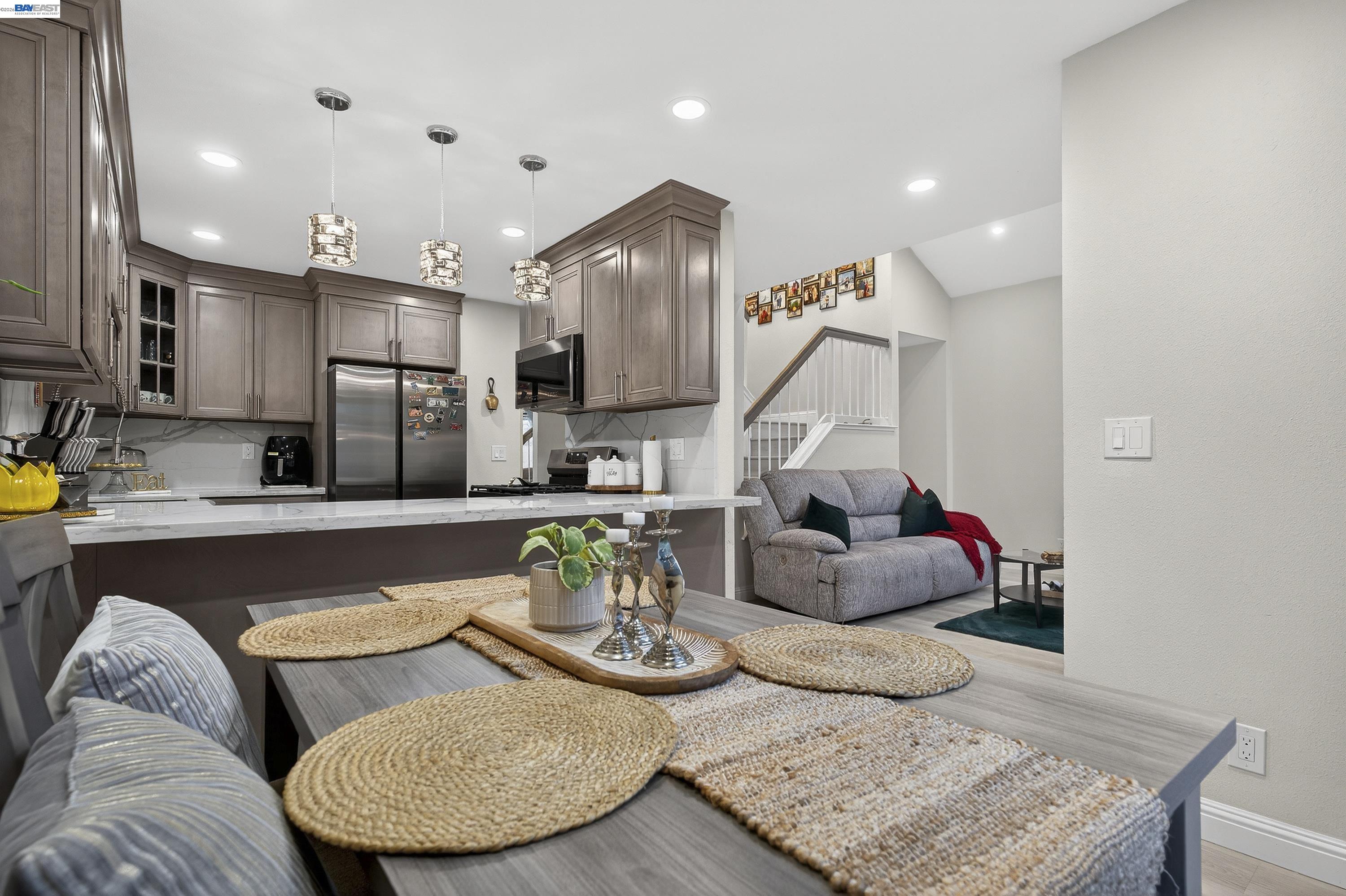 Detail Gallery Image 13 of 60 For 903 Appian Knoll Ct, El Sobrante,  CA 94803 - 3 Beds | 2/1 Baths