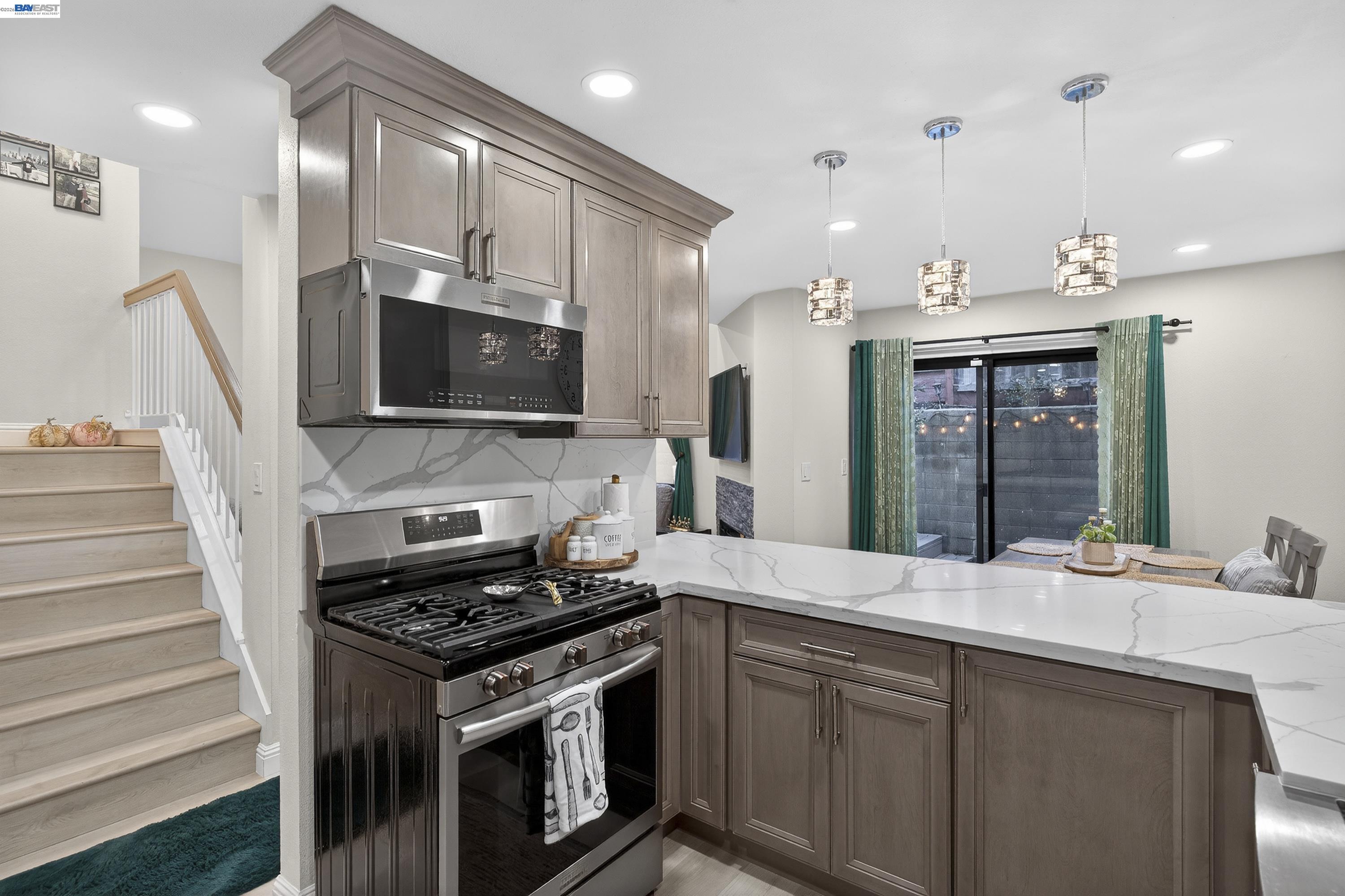 Detail Gallery Image 20 of 60 For 903 Appian Knoll Ct, El Sobrante,  CA 94803 - 3 Beds | 2/1 Baths