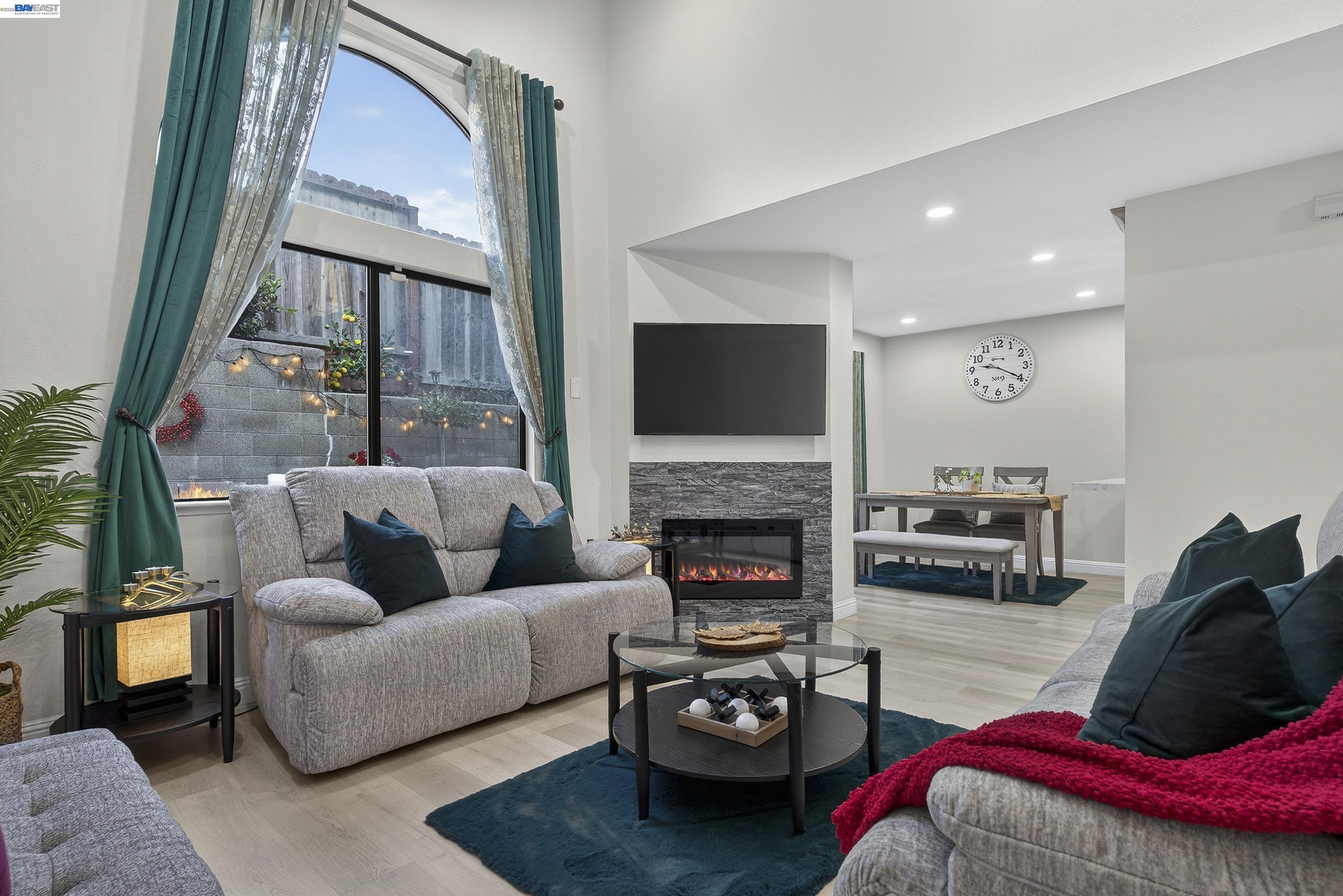 Detail Gallery Image 8 of 60 For 903 Appian Knoll Ct, El Sobrante,  CA 94803 - 3 Beds | 2/1 Baths