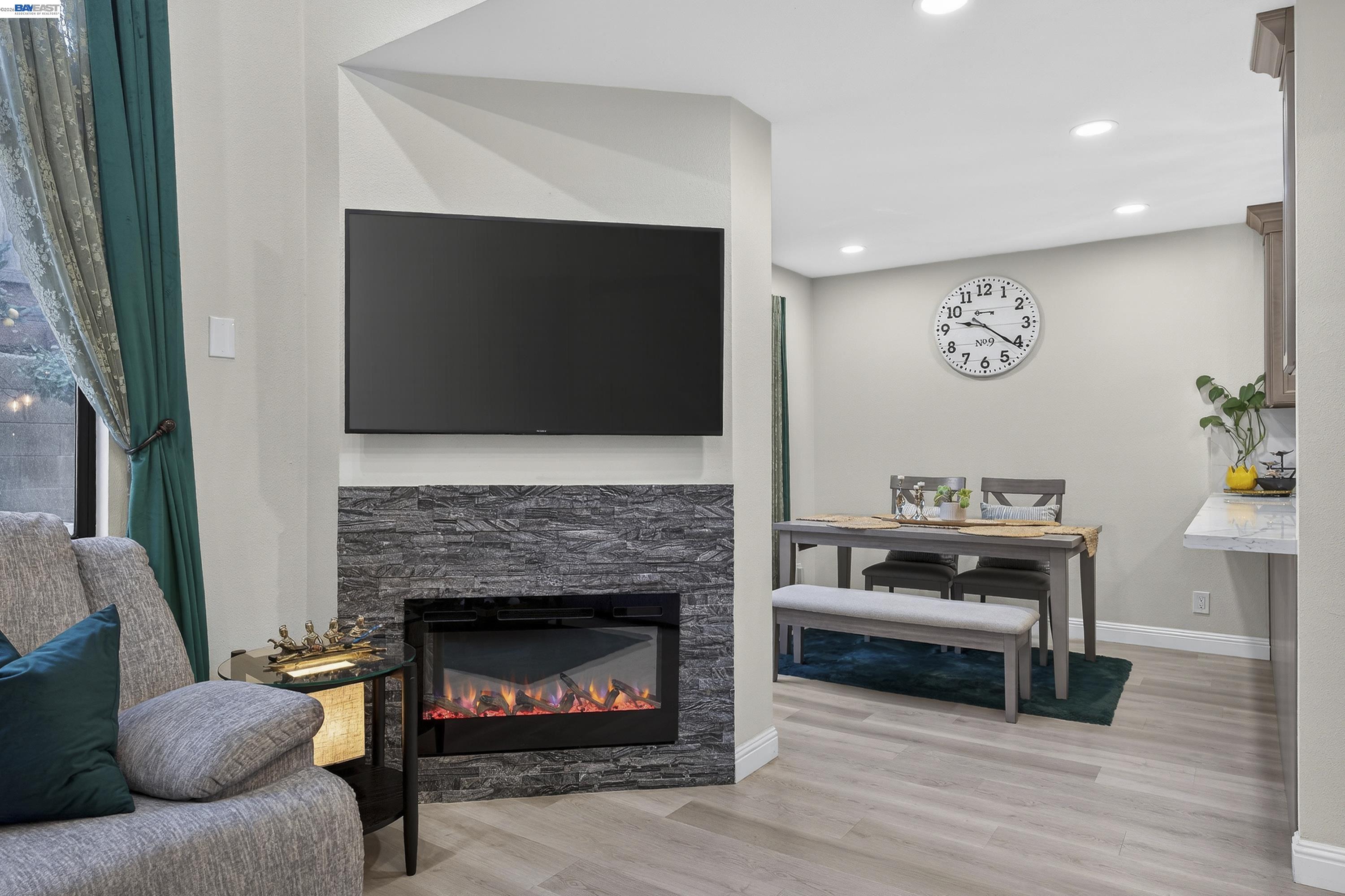 Detail Gallery Image 9 of 60 For 903 Appian Knoll Ct, El Sobrante,  CA 94803 - 3 Beds | 2/1 Baths