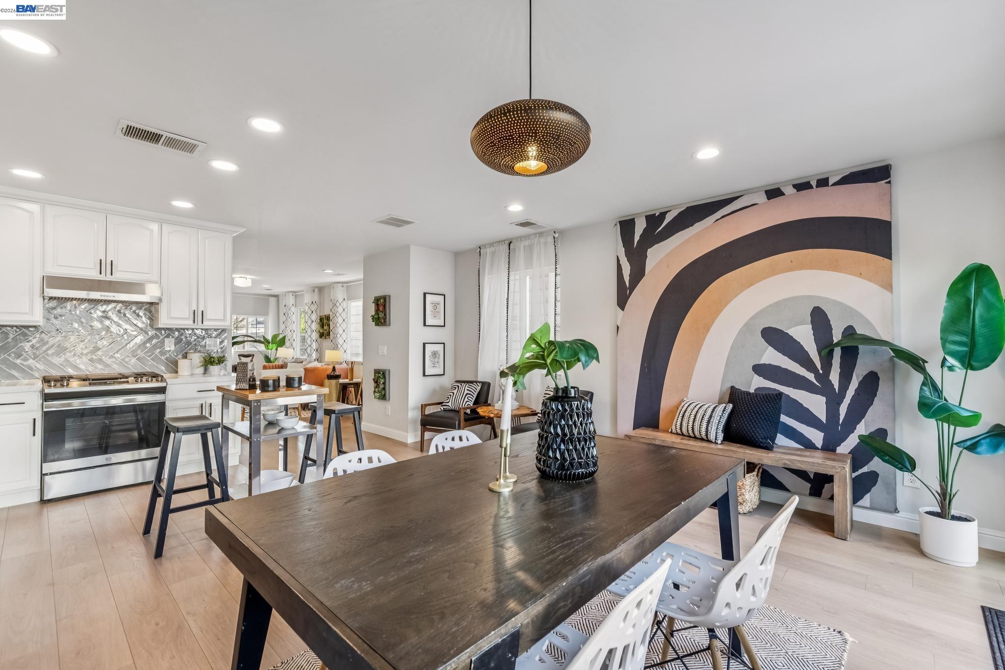 Detail Gallery Image 11 of 43 For 2431 Linden Street, Oakland,  CA 94607 - 4 Beds | 3 Baths