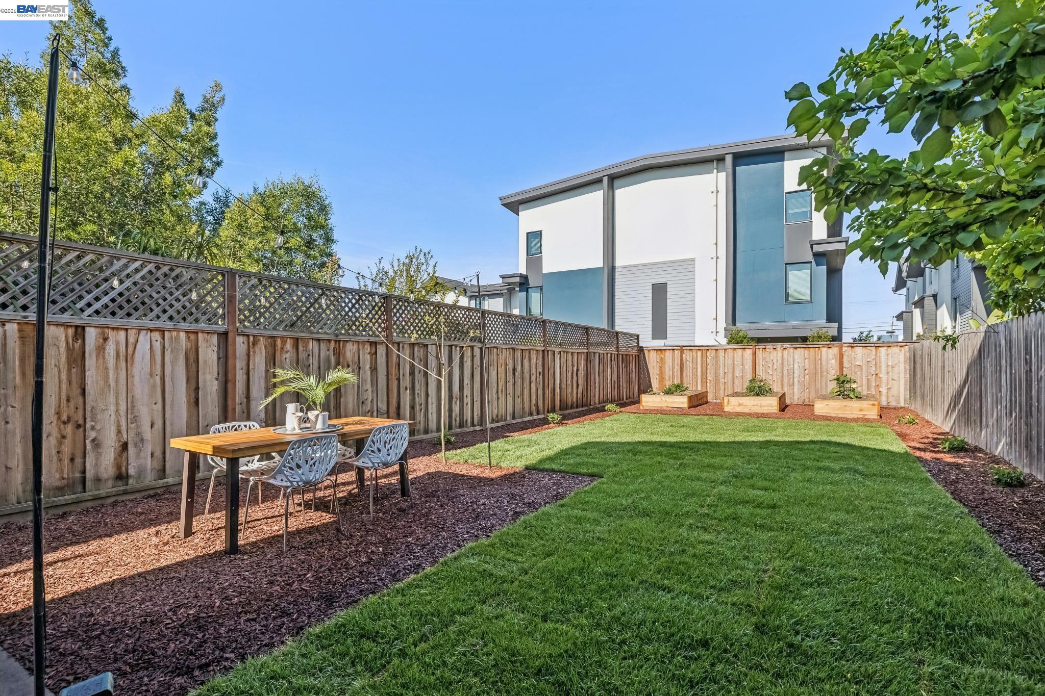 Detail Gallery Image 16 of 43 For 2431 Linden Street, Oakland,  CA 94607 - 4 Beds | 3 Baths