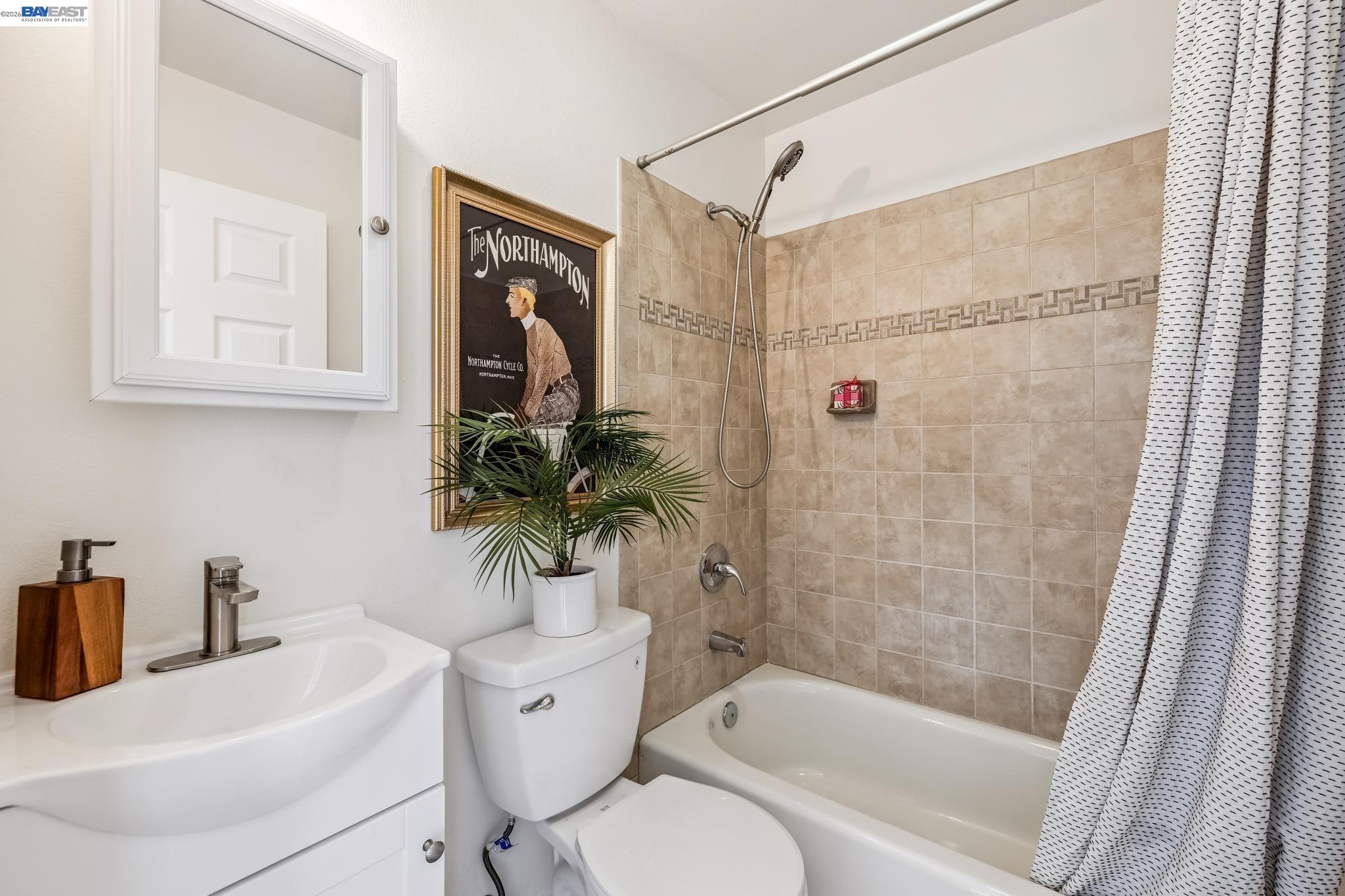 Detail Gallery Image 19 of 43 For 2431 Linden Street, Oakland,  CA 94607 - 4 Beds | 3 Baths