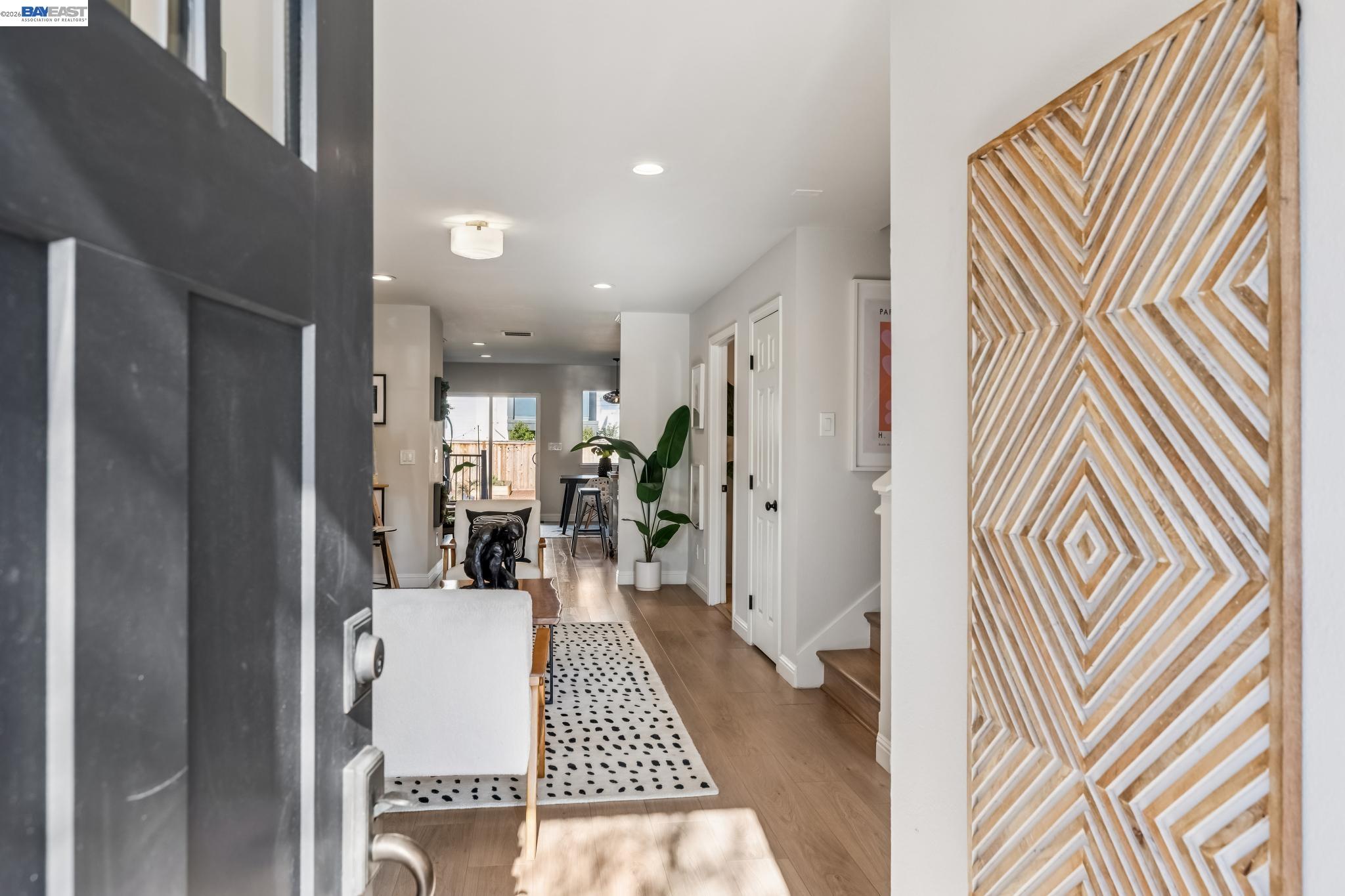 Detail Gallery Image 3 of 43 For 2431 Linden Street, Oakland,  CA 94607 - 4 Beds | 3 Baths