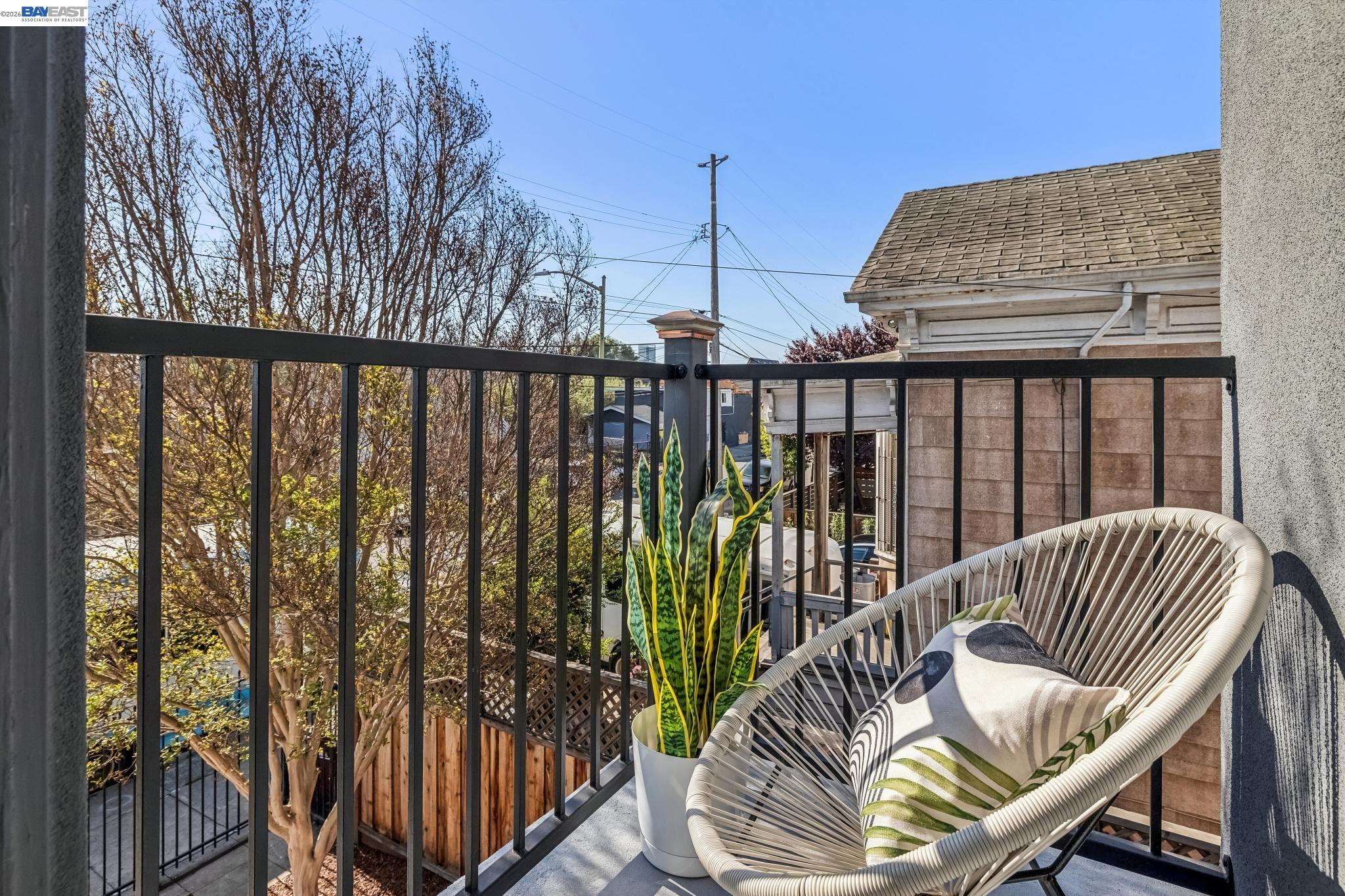 Detail Gallery Image 27 of 43 For 2431 Linden Street, Oakland,  CA 94607 - 4 Beds | 3 Baths