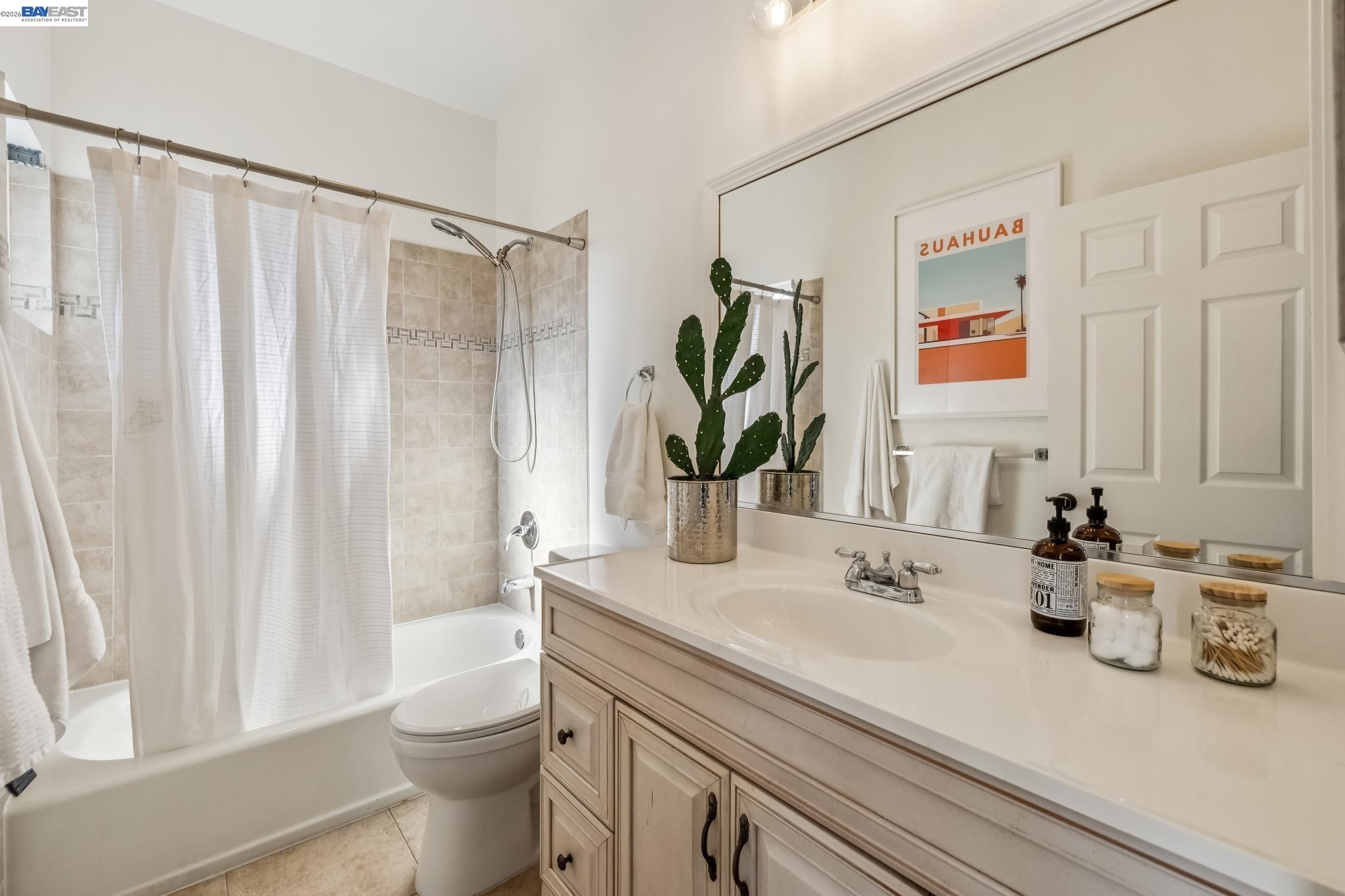 Detail Gallery Image 28 of 43 For 2431 Linden Street, Oakland,  CA 94607 - 4 Beds | 3 Baths