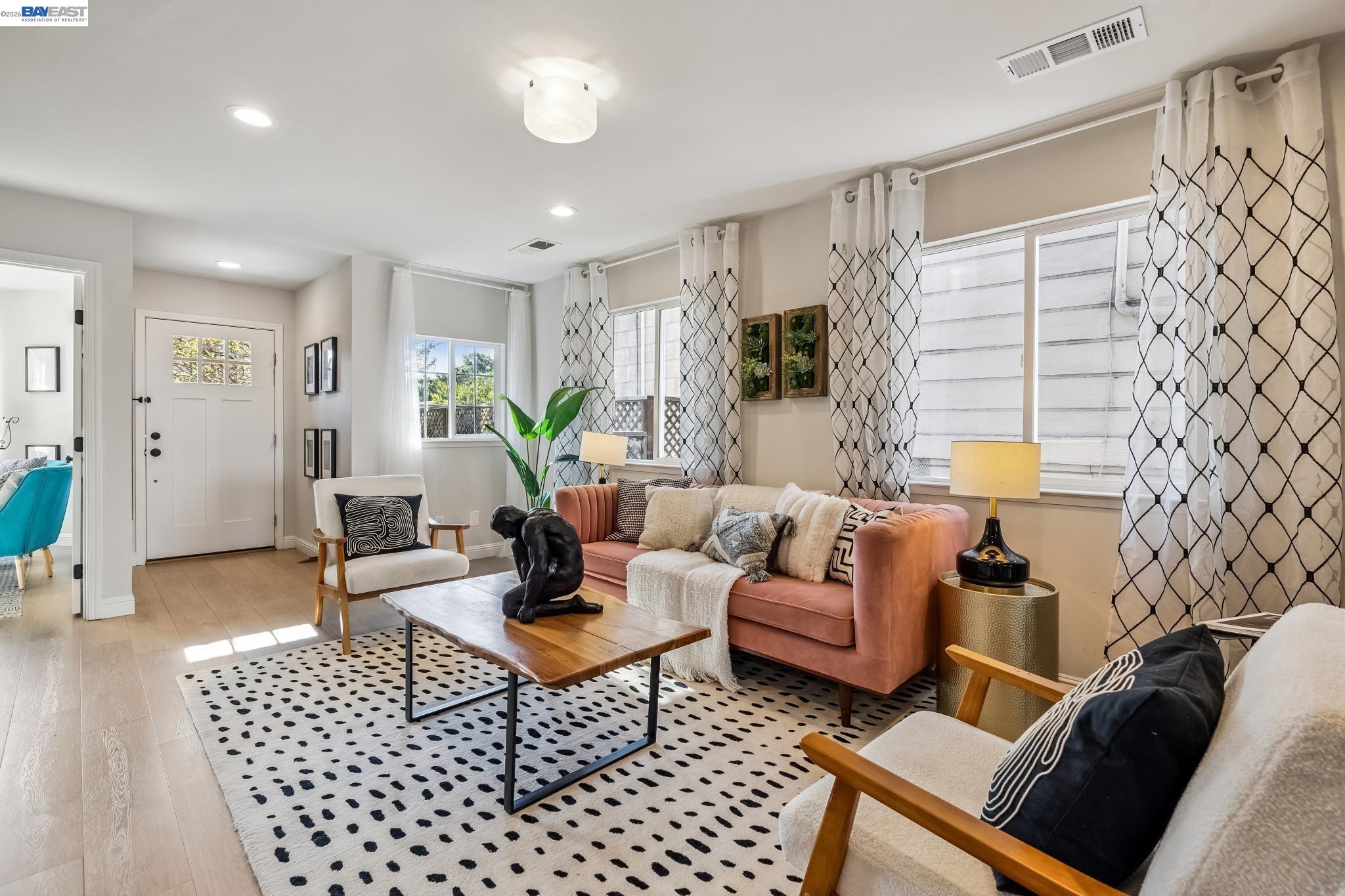 Detail Gallery Image 4 of 43 For 2431 Linden Street, Oakland,  CA 94607 - 4 Beds | 3 Baths