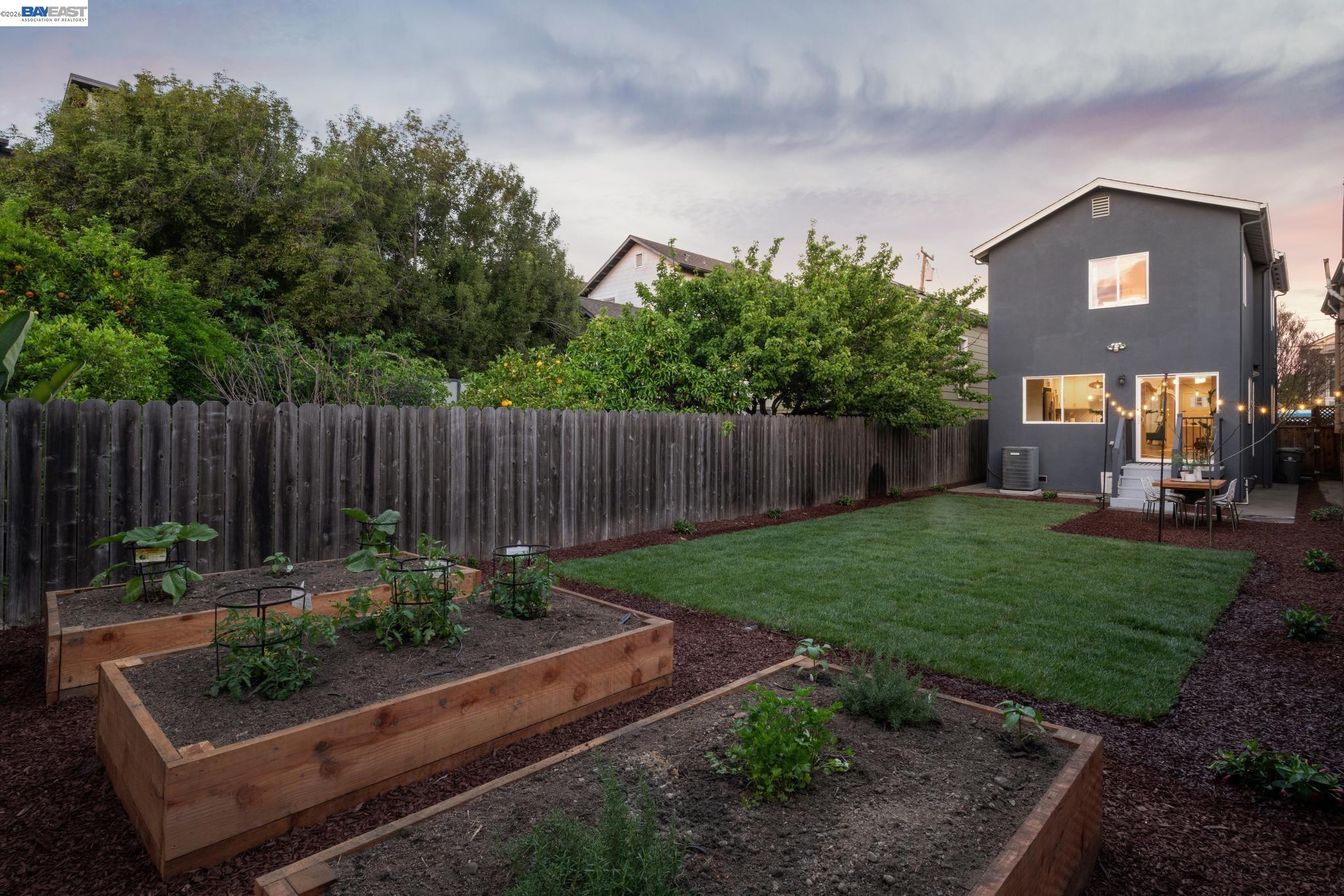 Detail Gallery Image 34 of 43 For 2431 Linden Street, Oakland,  CA 94607 - 4 Beds | 3 Baths