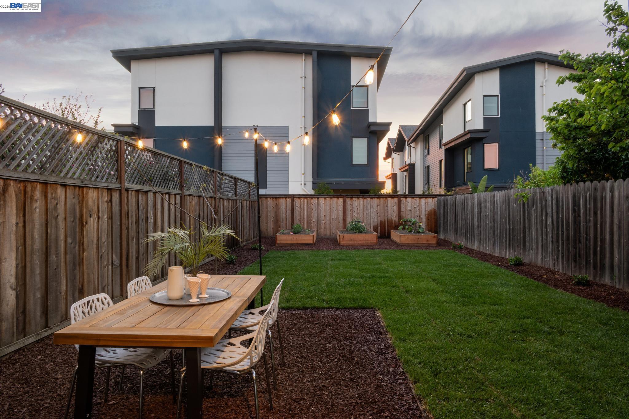 Detail Gallery Image 35 of 43 For 2431 Linden Street, Oakland,  CA 94607 - 4 Beds | 3 Baths