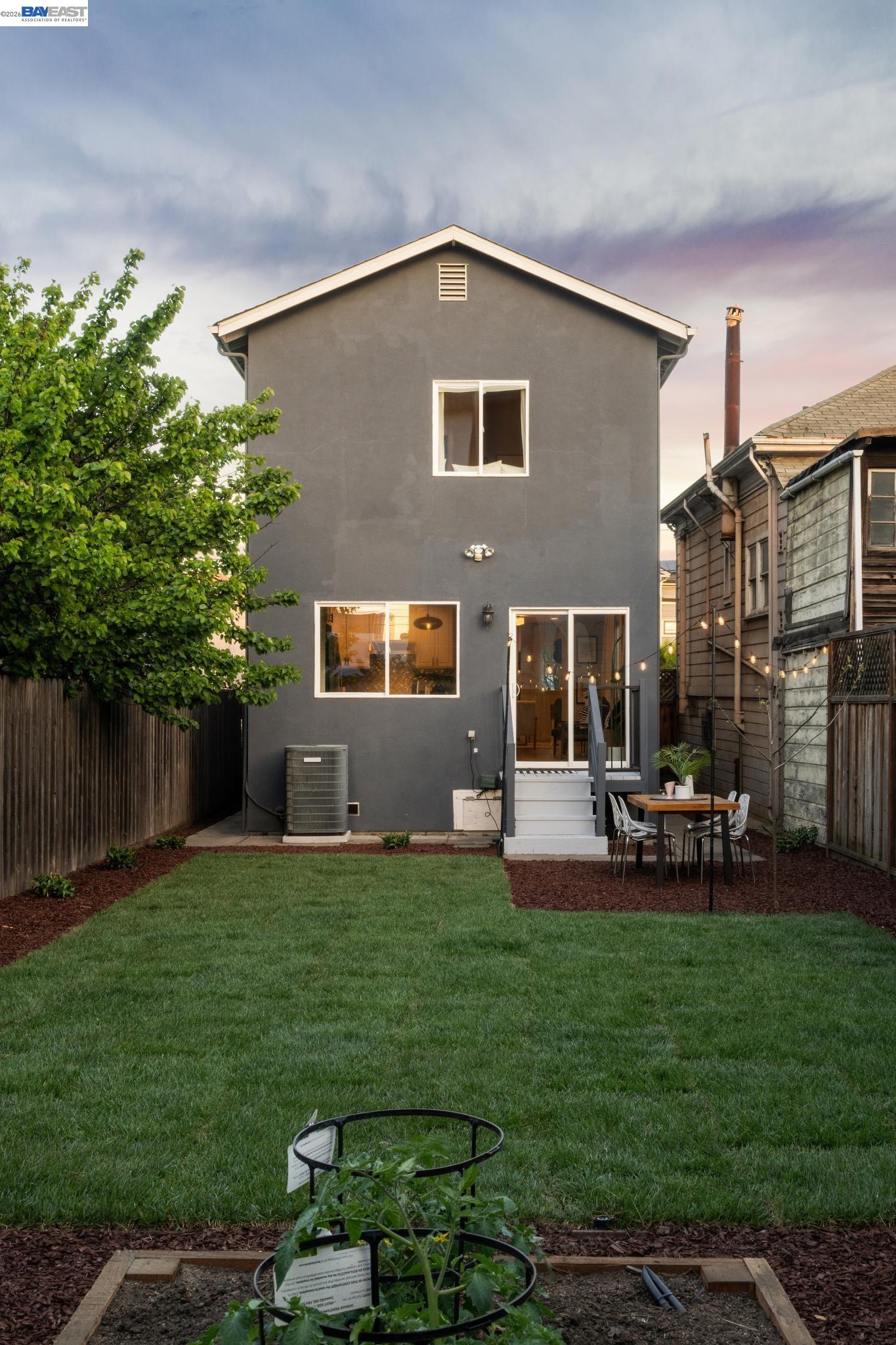 Detail Gallery Image 37 of 43 For 2431 Linden Street, Oakland,  CA 94607 - 4 Beds | 3 Baths