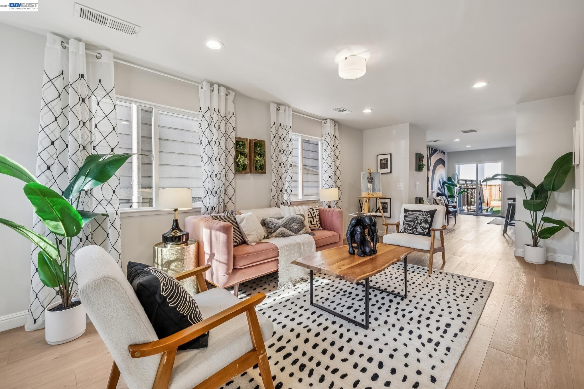 Detail Gallery Image 5 of 43 For 2431 Linden Street, Oakland,  CA 94607 - 4 Beds | 3 Baths