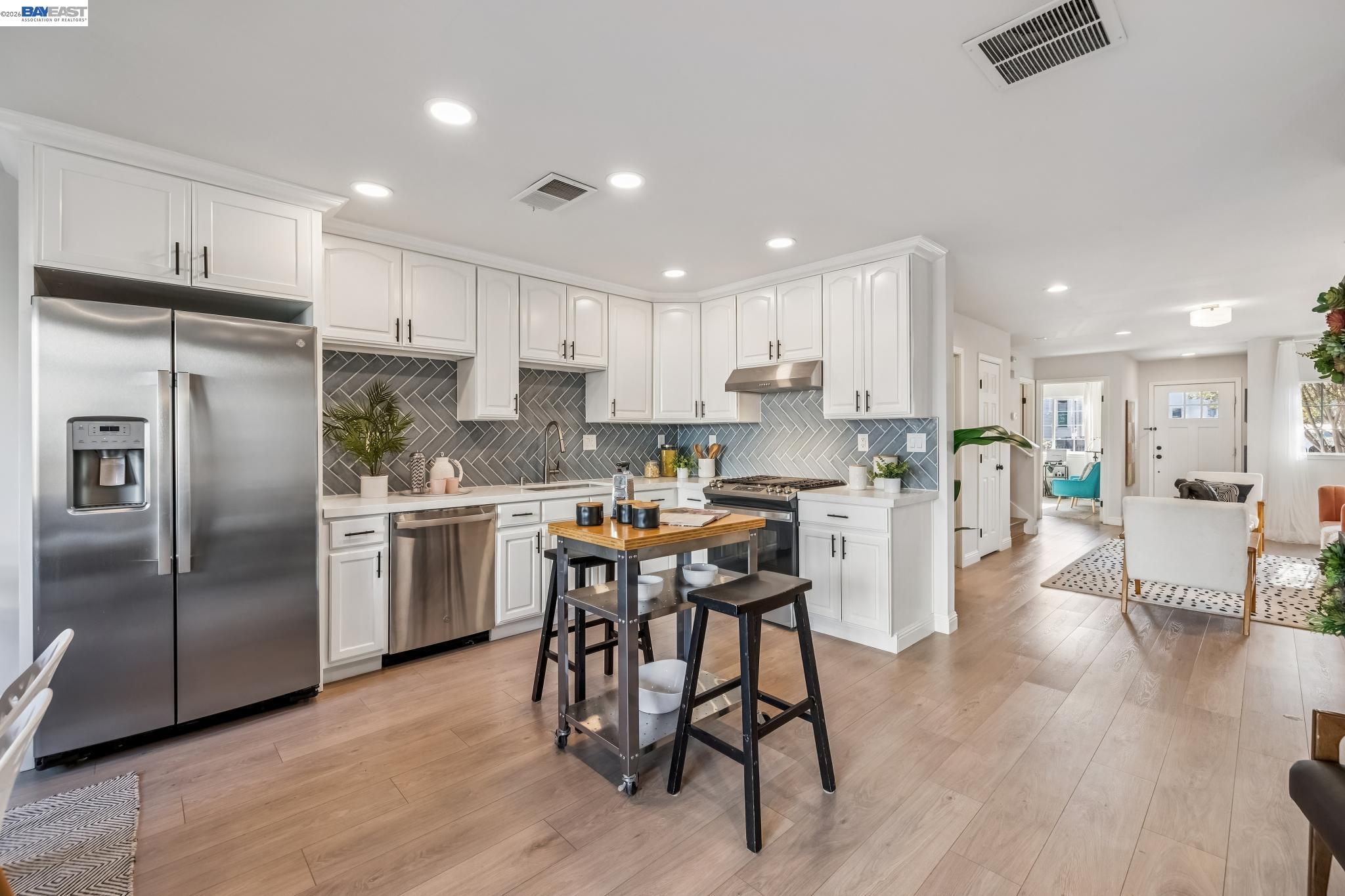 Detail Gallery Image 7 of 43 For 2431 Linden Street, Oakland,  CA 94607 - 4 Beds | 3 Baths