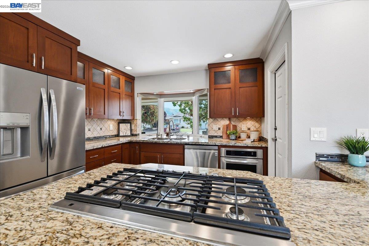 Detail Gallery Image 17 of 57 For 4685 Victoria Park Ct, Fremont,  CA 94538 - 4 Beds | 2 Baths