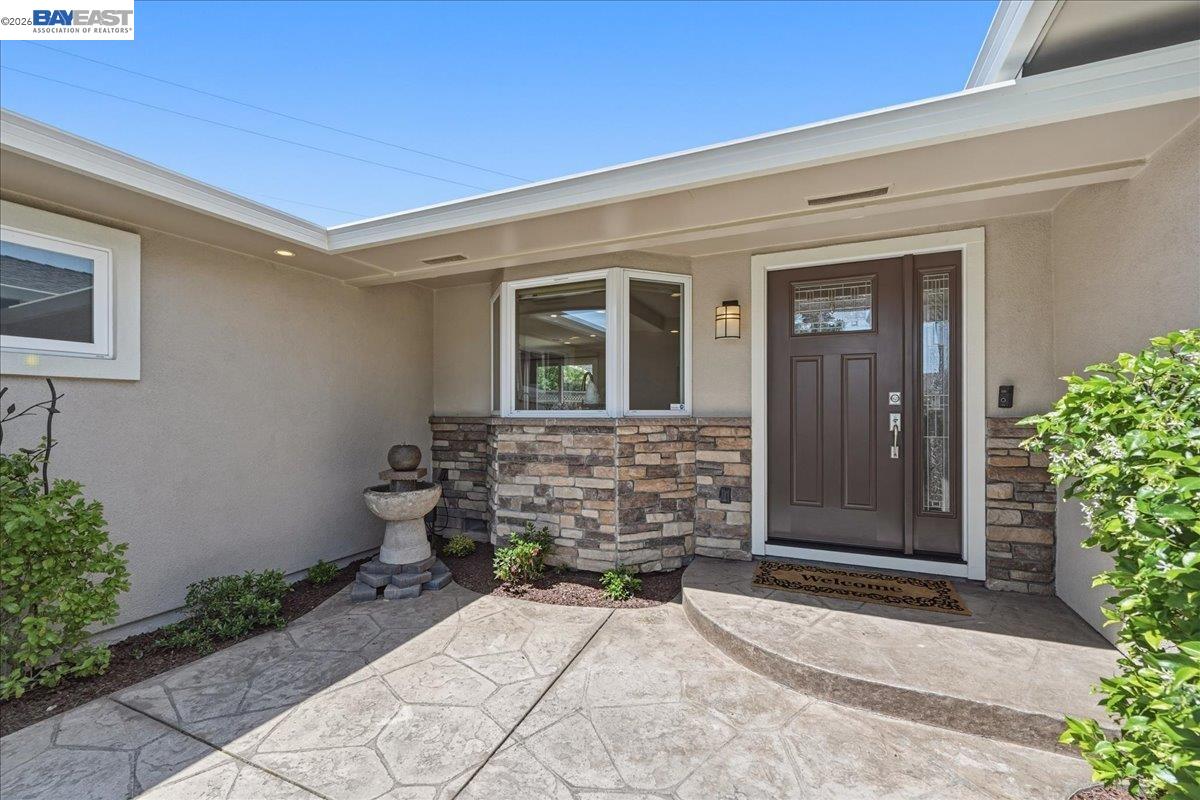 Detail Gallery Image 8 of 57 For 4685 Victoria Park Ct, Fremont,  CA 94538 - 4 Beds | 2 Baths