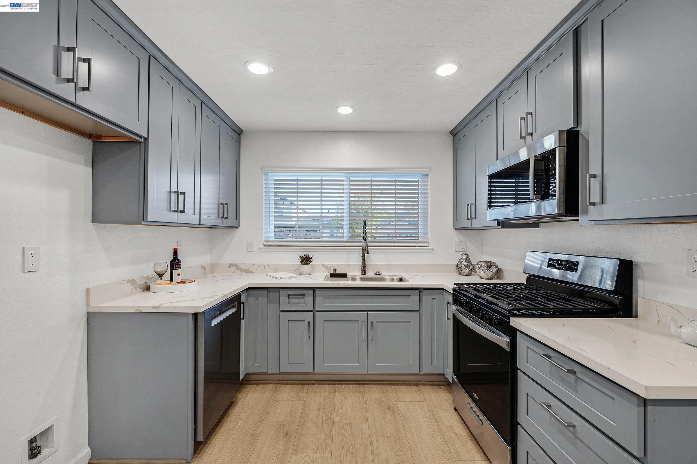 Detail Gallery Image 14 of 54 For 6931 Pine Ct, Dublin,  CA 94568 - 3 Beds | 2 Baths