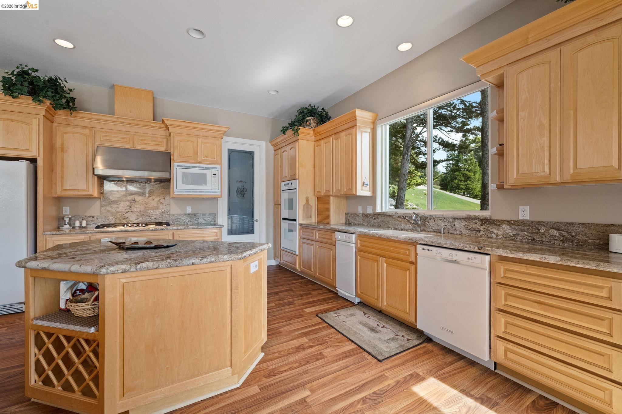 Detail Gallery Image 11 of 38 For 20312 Pine Mountain Dr., Groveland,  CA 95321 - 5 Beds | 3/1 Baths