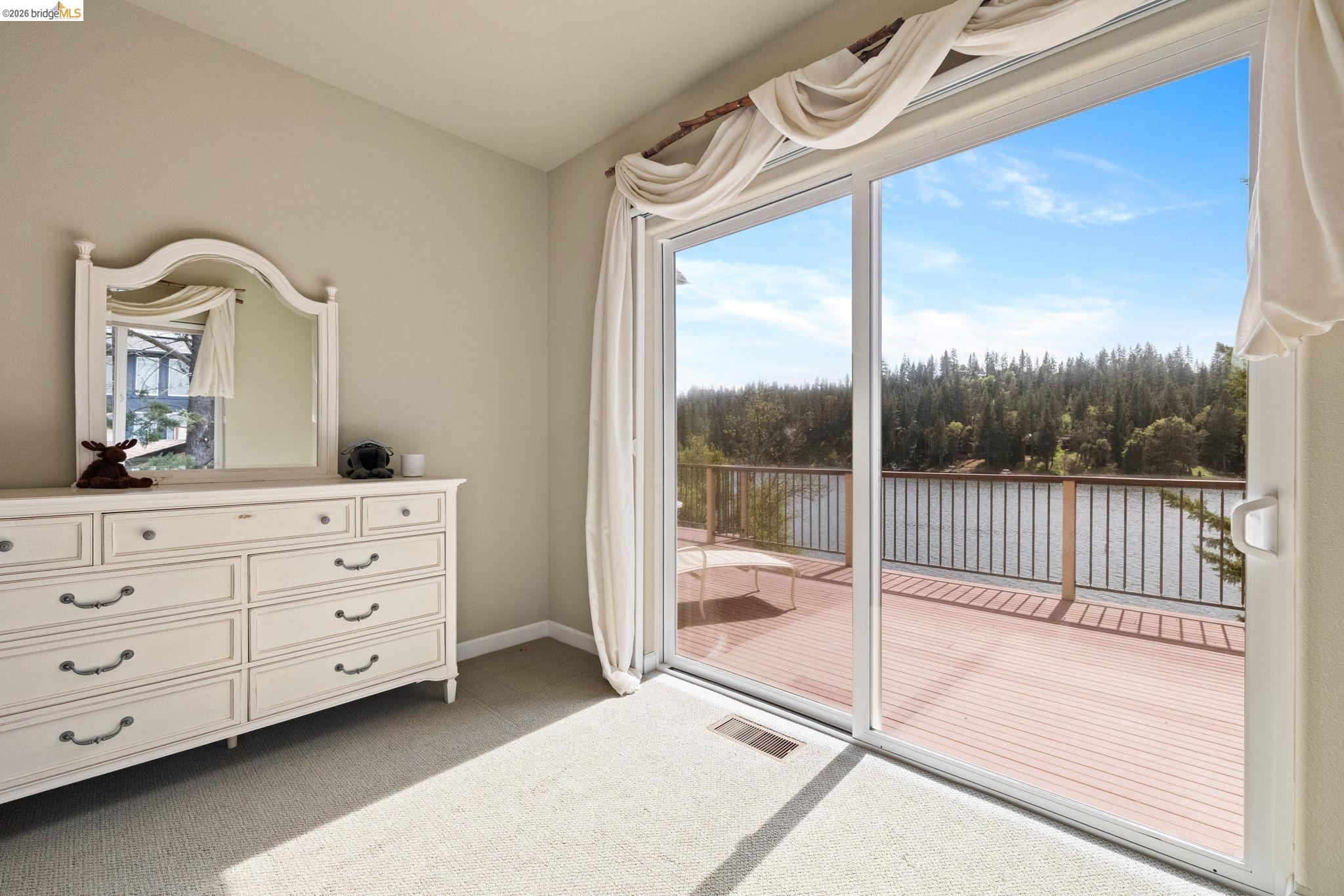 Detail Gallery Image 15 of 38 For 20312 Pine Mountain Dr., Groveland,  CA 95321 - 5 Beds | 3/1 Baths