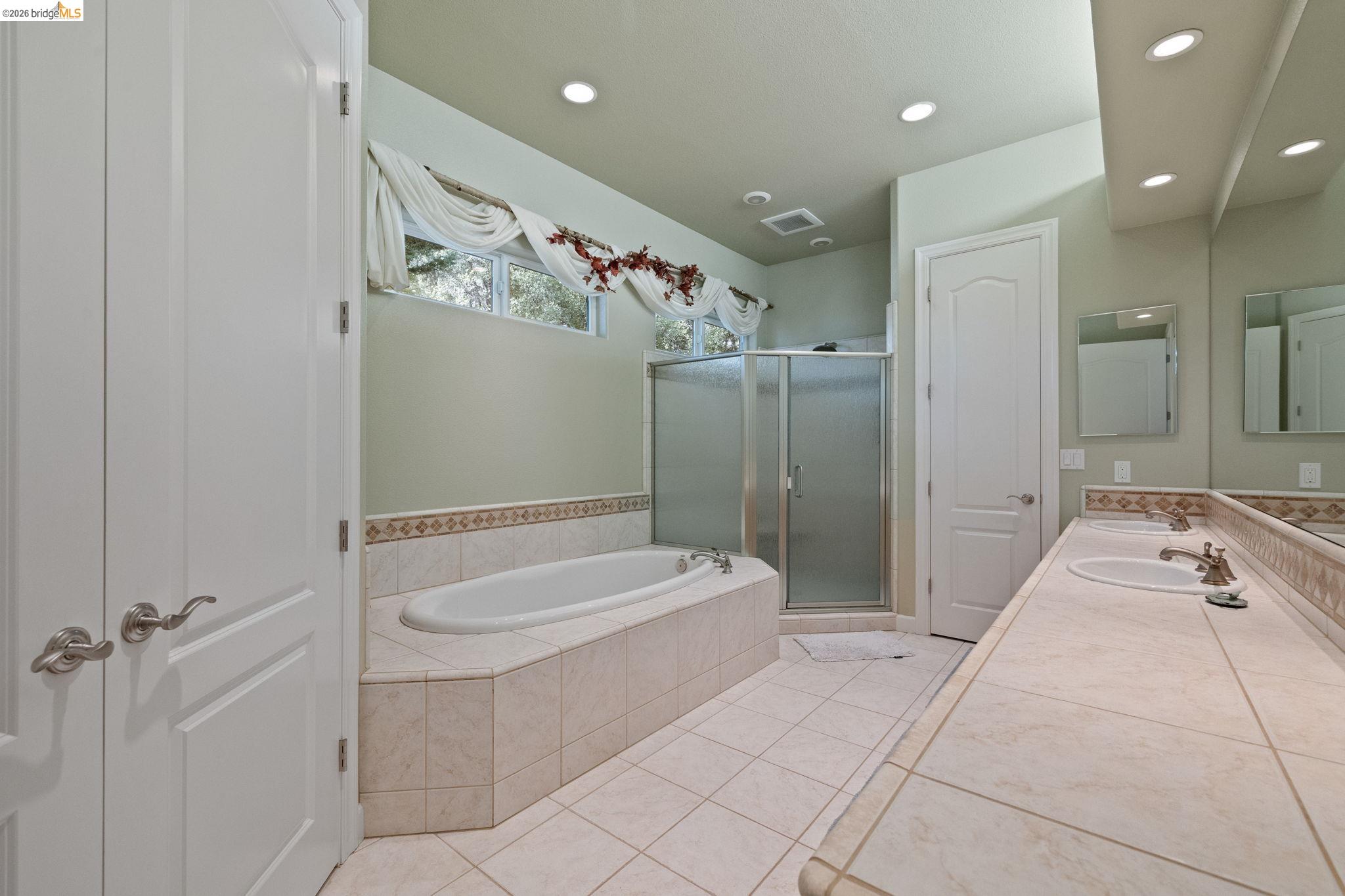 Detail Gallery Image 16 of 38 For 20312 Pine Mountain Dr., Groveland,  CA 95321 - 5 Beds | 3/1 Baths