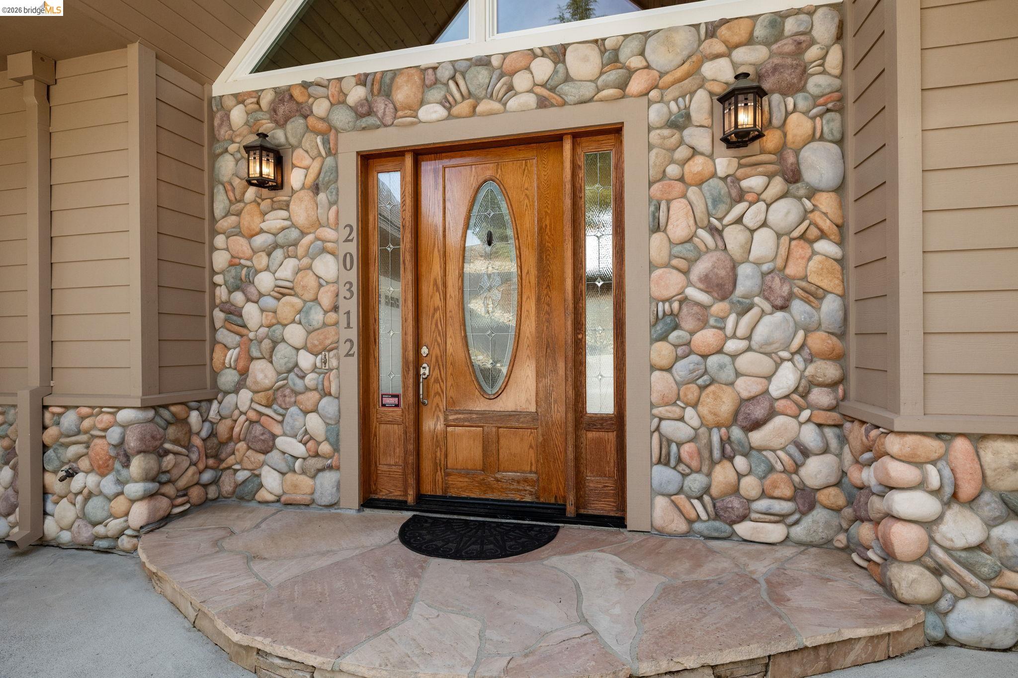 Detail Gallery Image 4 of 38 For 20312 Pine Mountain Dr., Groveland,  CA 95321 - 5 Beds | 3/1 Baths