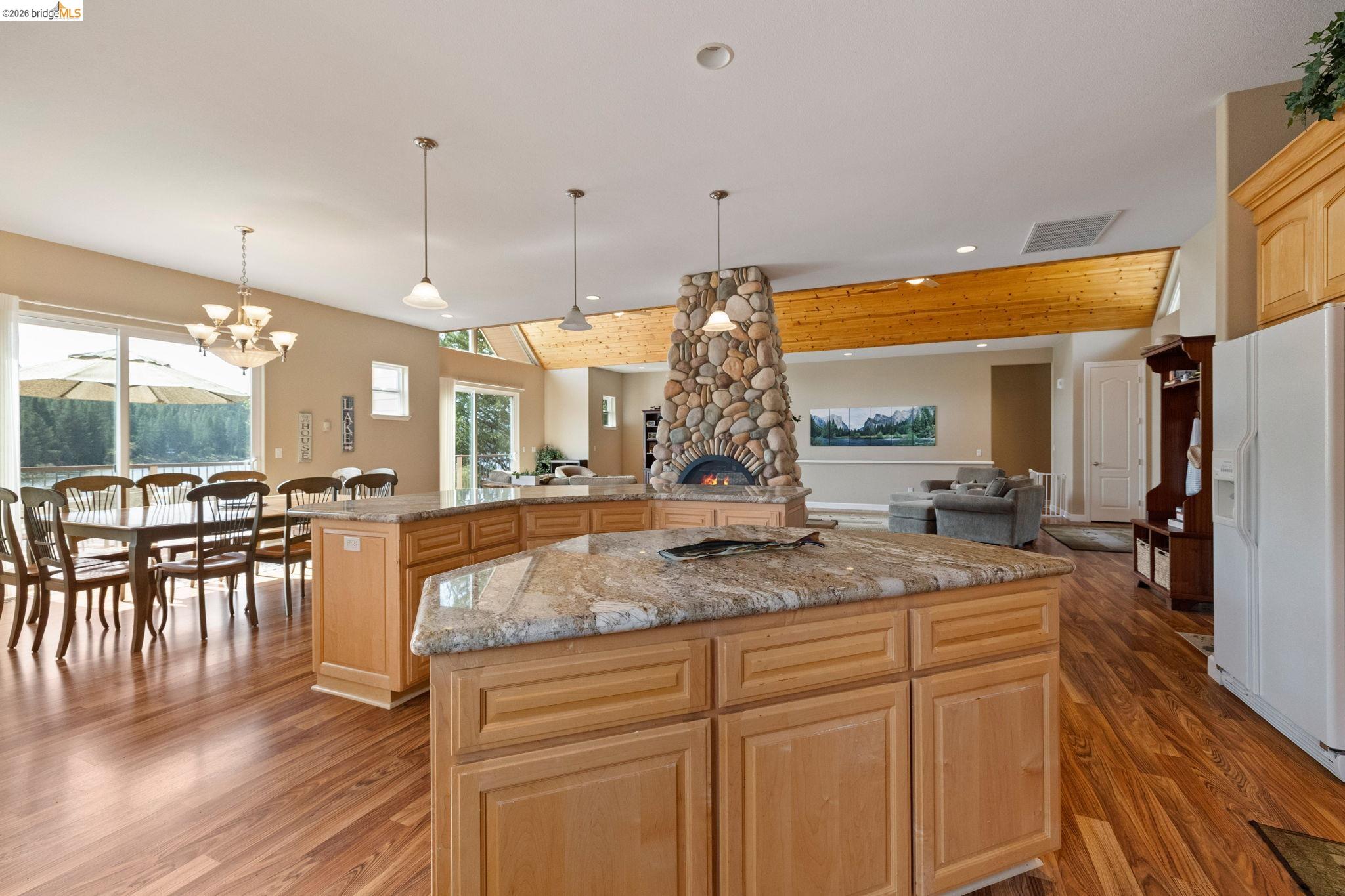 Detail Gallery Image 10 of 38 For 20312 Pine Mountain Dr., Groveland,  CA 95321 - 5 Beds | 3/1 Baths