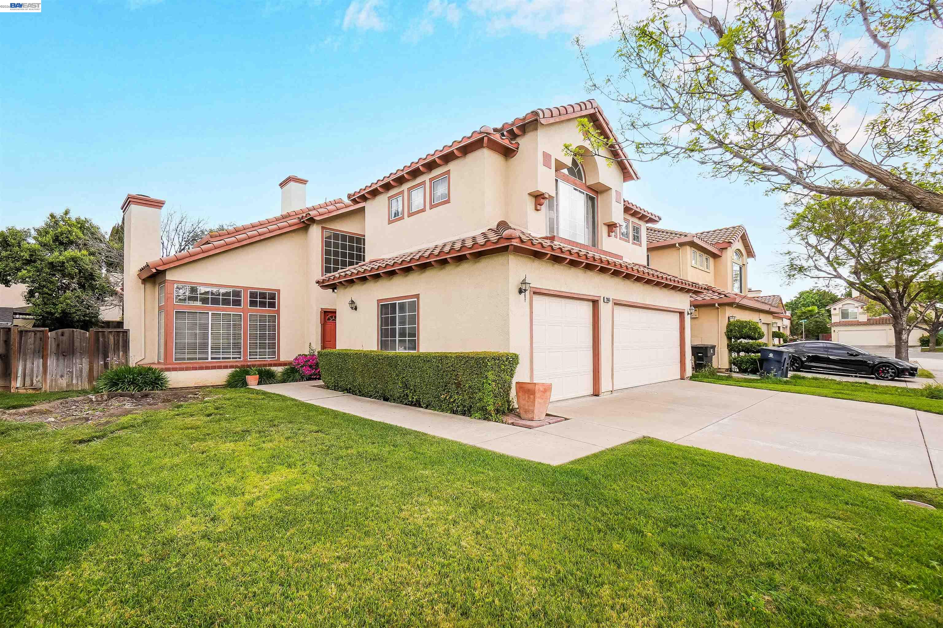 Detail Gallery Image 2 of 47 For 2065 Seville Dr, Tracy,  CA 95377 - 5 Beds | 3 Baths