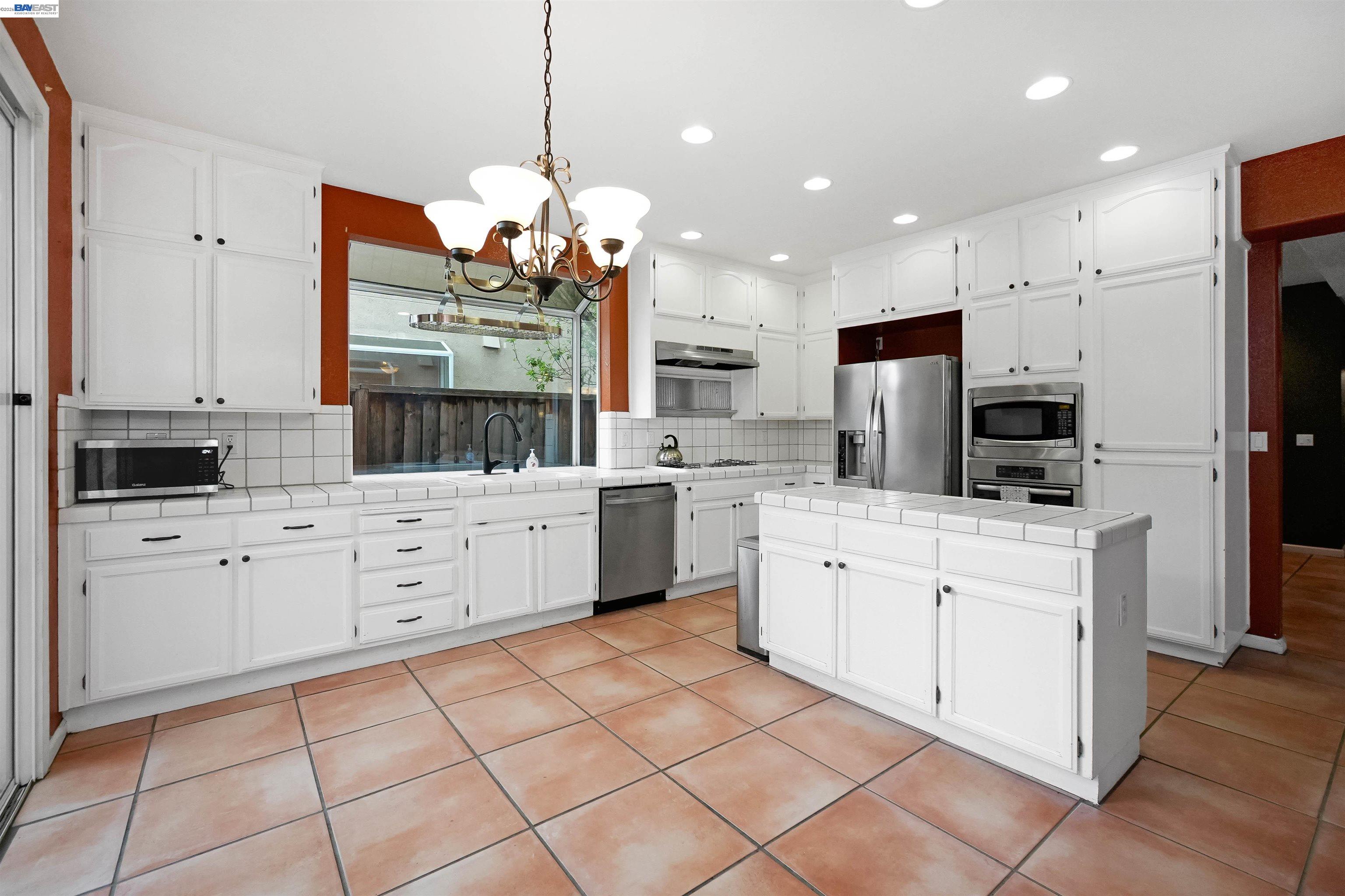 Detail Gallery Image 13 of 47 For 2065 Seville Dr, Tracy,  CA 95377 - 5 Beds | 3 Baths