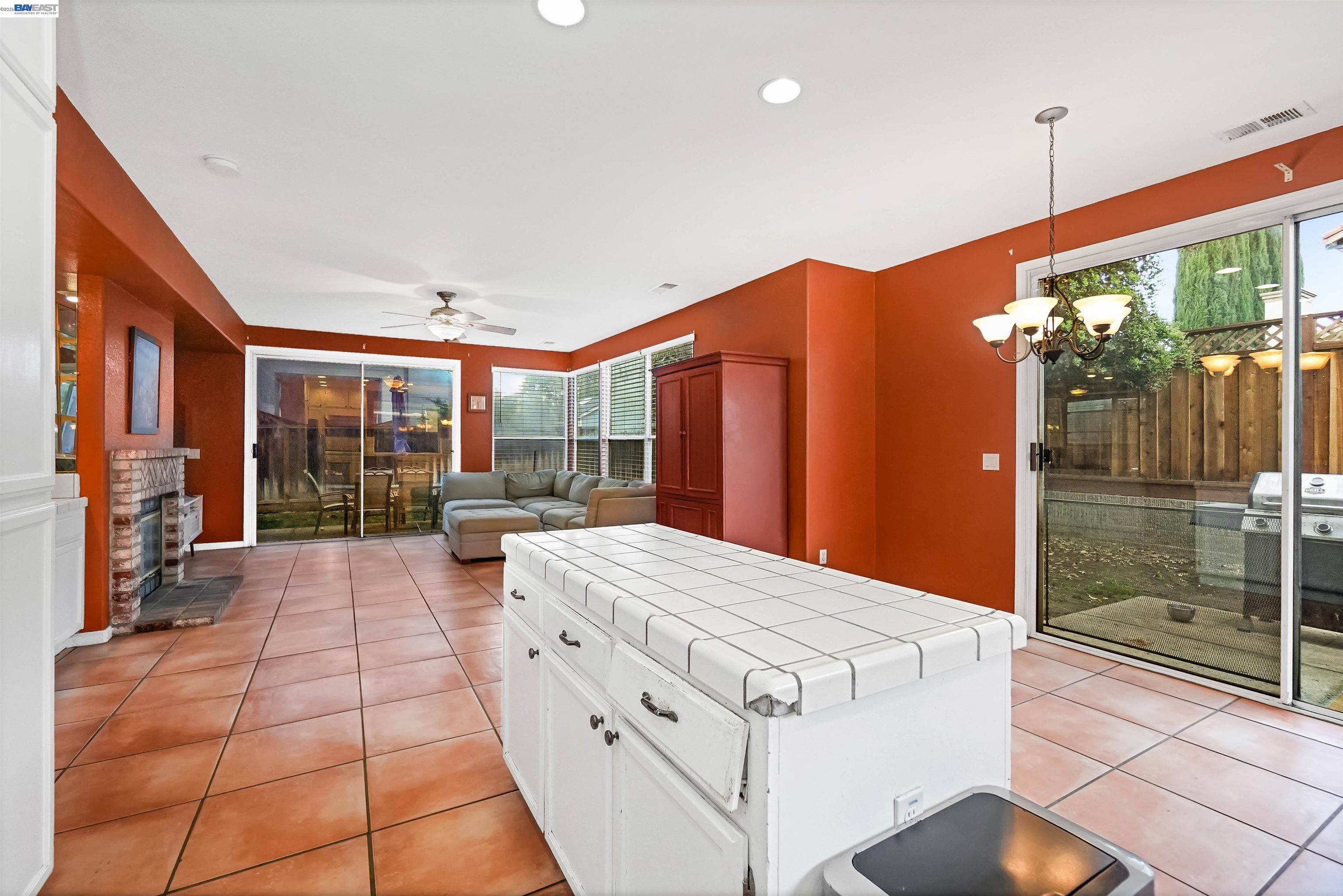 Detail Gallery Image 14 of 47 For 2065 Seville Dr, Tracy,  CA 95377 - 5 Beds | 3 Baths